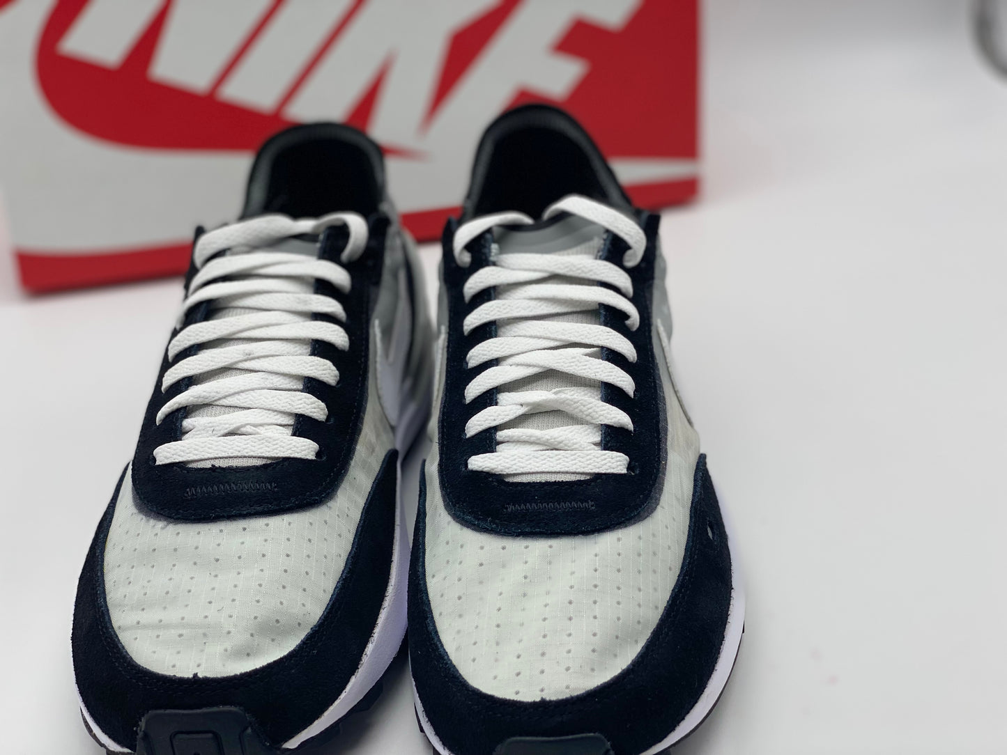 Nike Chaussure pour Homme neuves et authentique taille 42,5 et 43