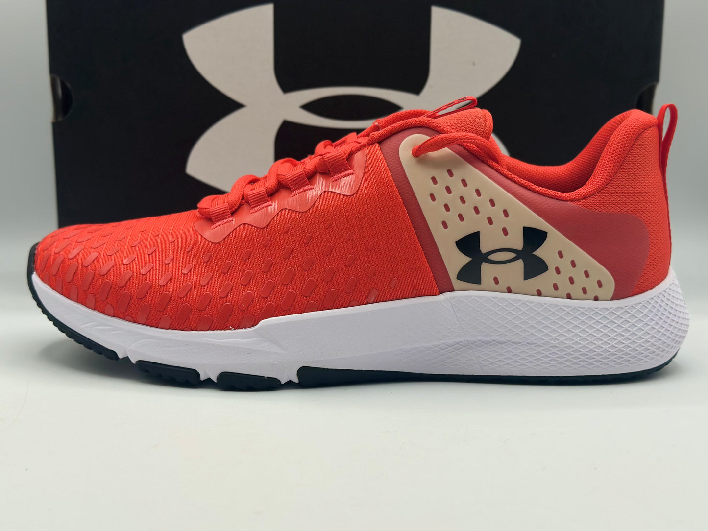 Chaussures d'entraînement UA pour hommes neuves et authentique taille 44