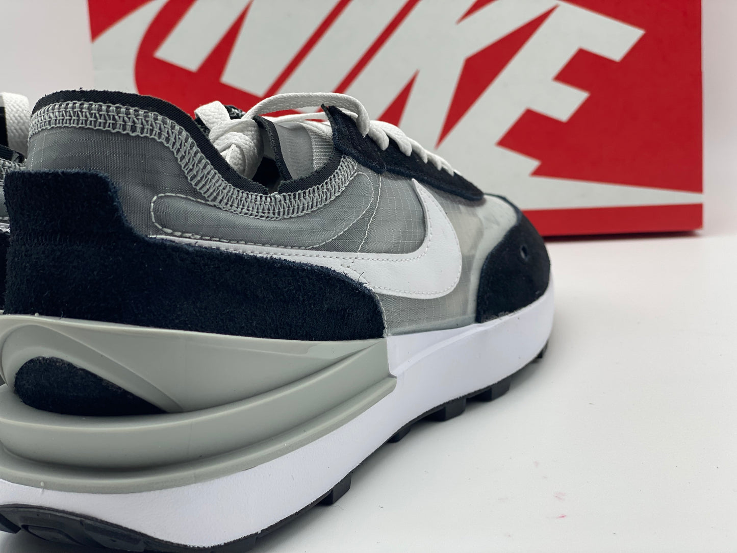 Nike Chaussure pour Homme neuves et authentique taille 42,5 et 43