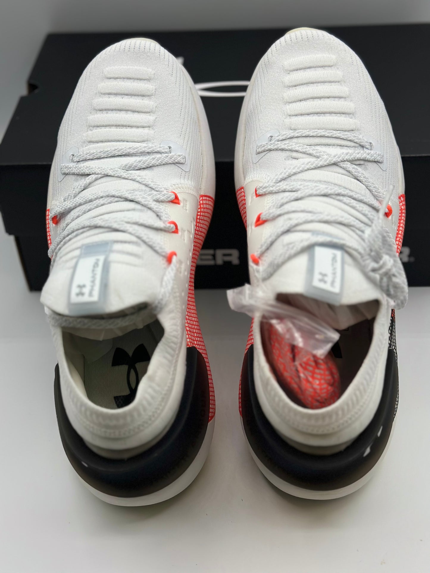 UNDER ARMOUR
Baskets UA HOVR Phantom 3 Launch White Red