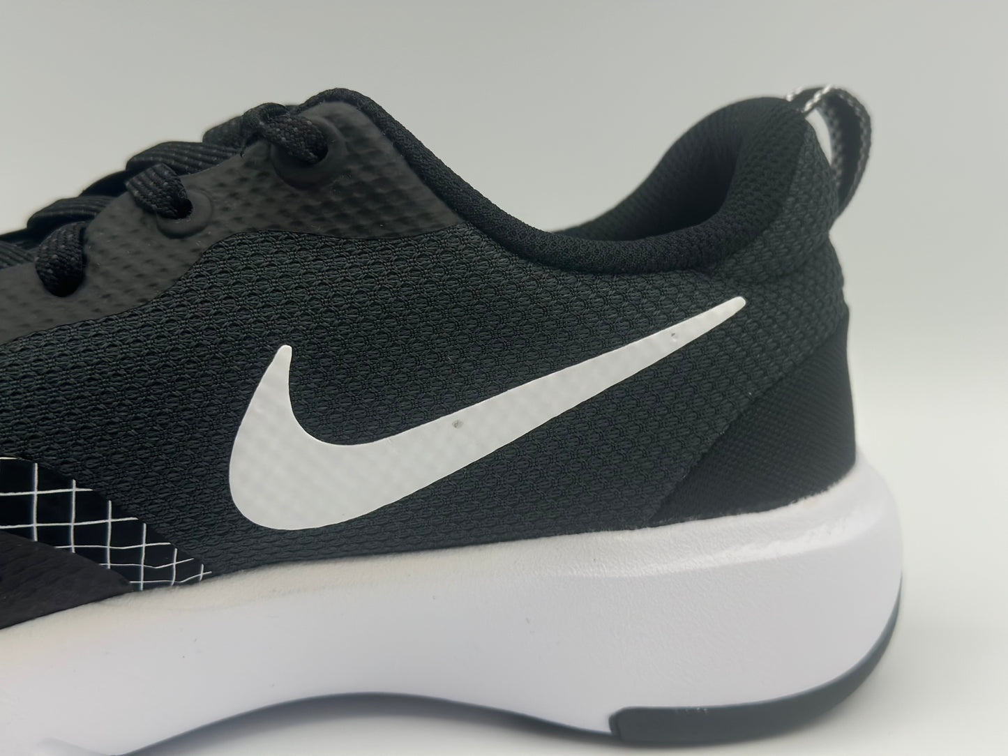 Baskets NIKE TR Noir - Homme/Adulte neuves et authentique taille 42/ 42,5