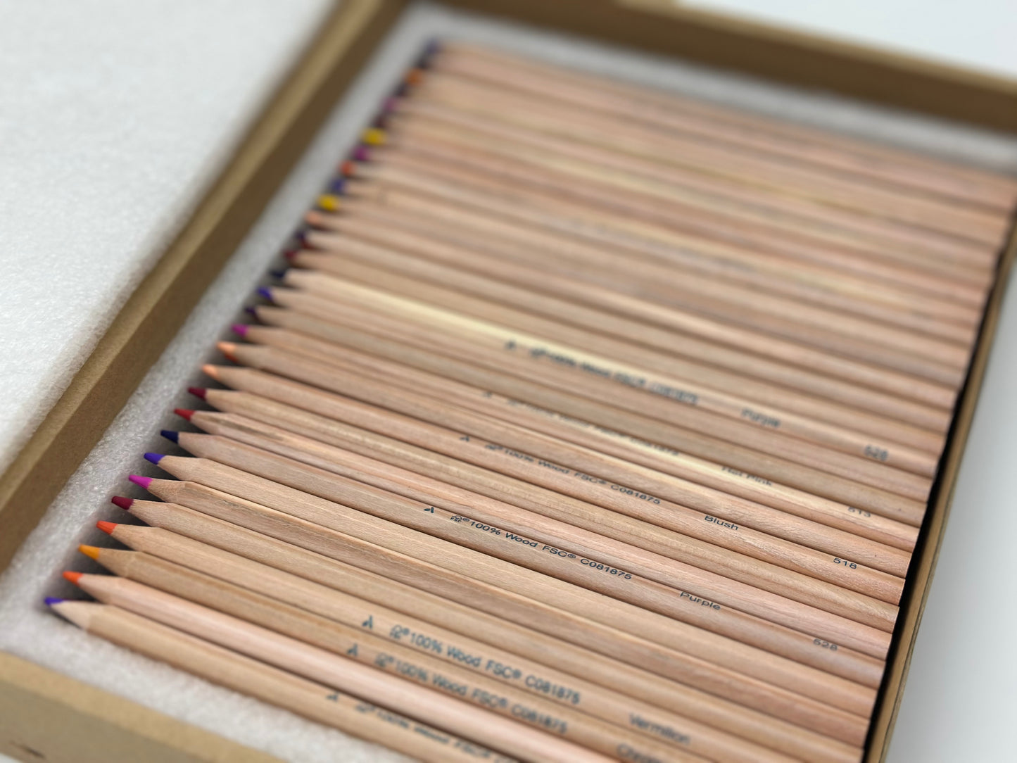 Crayons de couleur, préaffûtés, 120 unités (24 couleurs, 5 chacune neuf