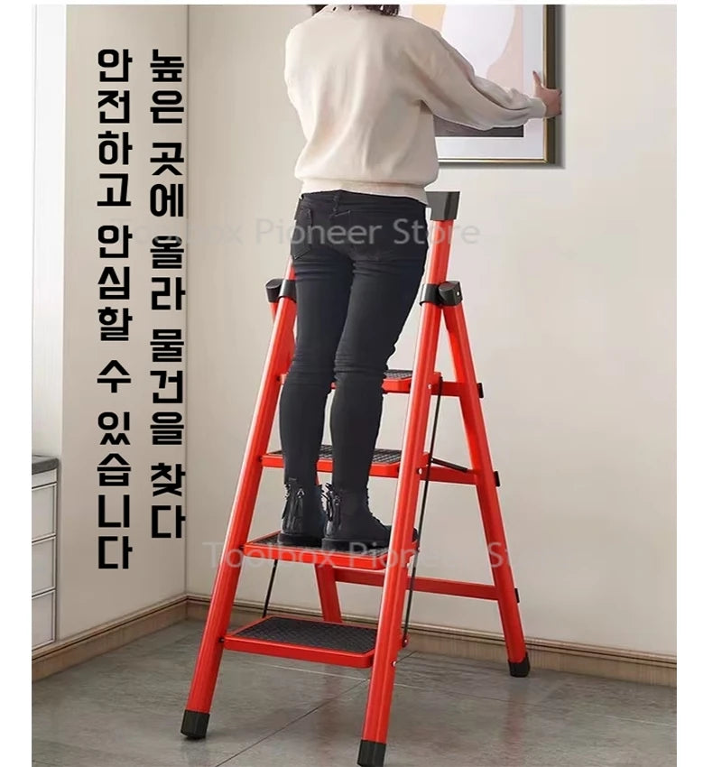 Échelle pliante en 4 étapes Escaliers hauts en acier au carbone pour la maison Échelle de maison pliable Cuisine domestique Échelle Tabouret Escaliers pliants