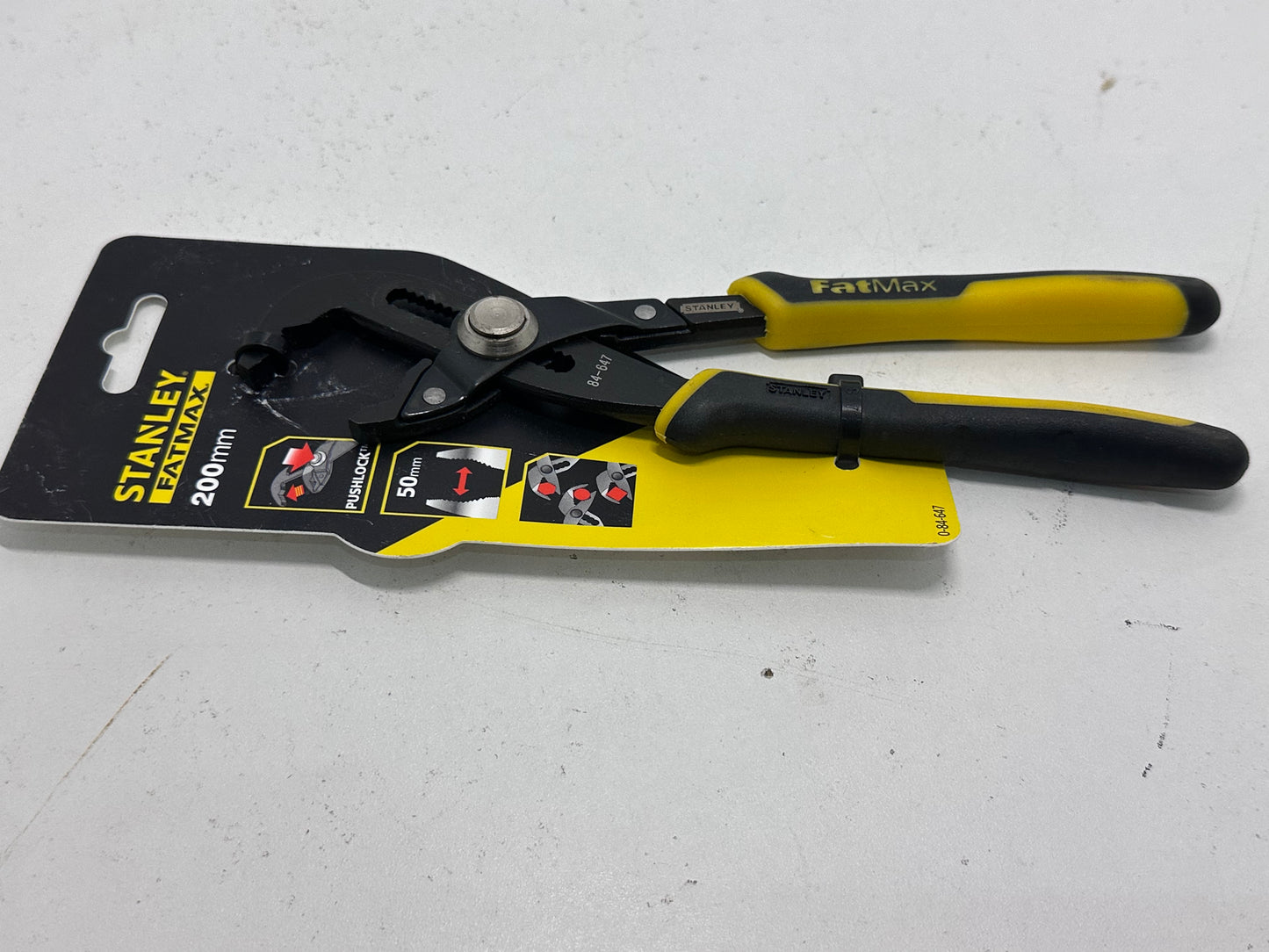 STANLEY 0-84-647 - Pince Multiprise À Verrouillage Gamme FATMAX - Mâchoire Renforcée Par Induction - Bouton Pushlock 17 Positions - Poignée Bi Matière - Finition Black Chrome - Normes Iso/Din 8976.
