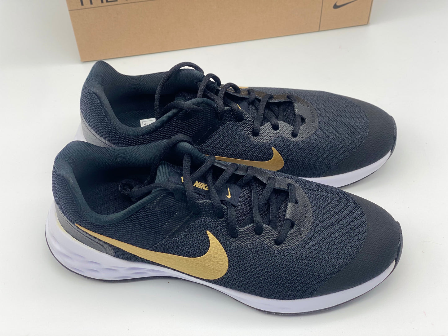 Baskets Nike Revolution 6 Next Nature noir / or enfant fille