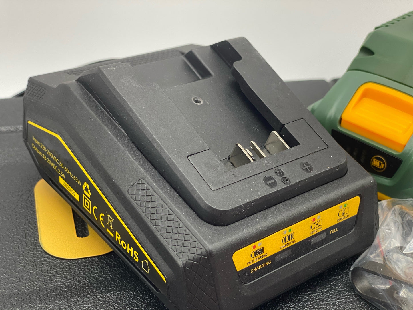 TECCPO Perceuse Visseuse sans Fil Brushless, 45Nm, Chargeur Rapide, 1 Batterie 2000mAh, 2 vitesses