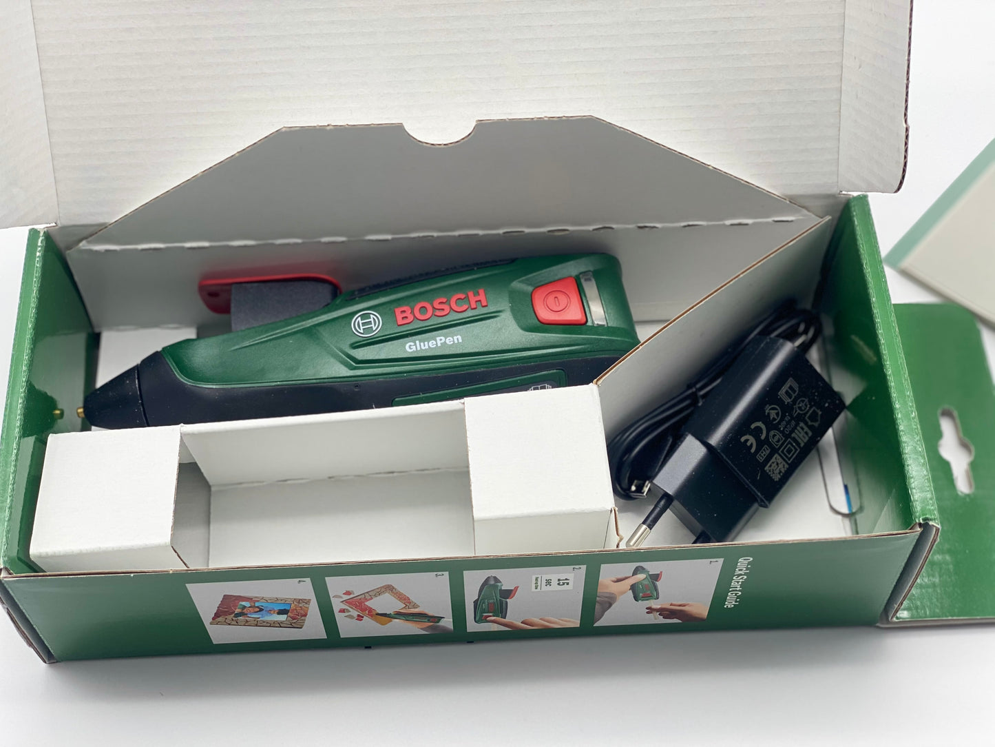 Pistolet à colle Bosch - Livré avec chargeur micro-USB + 4 bâtonnets de colle