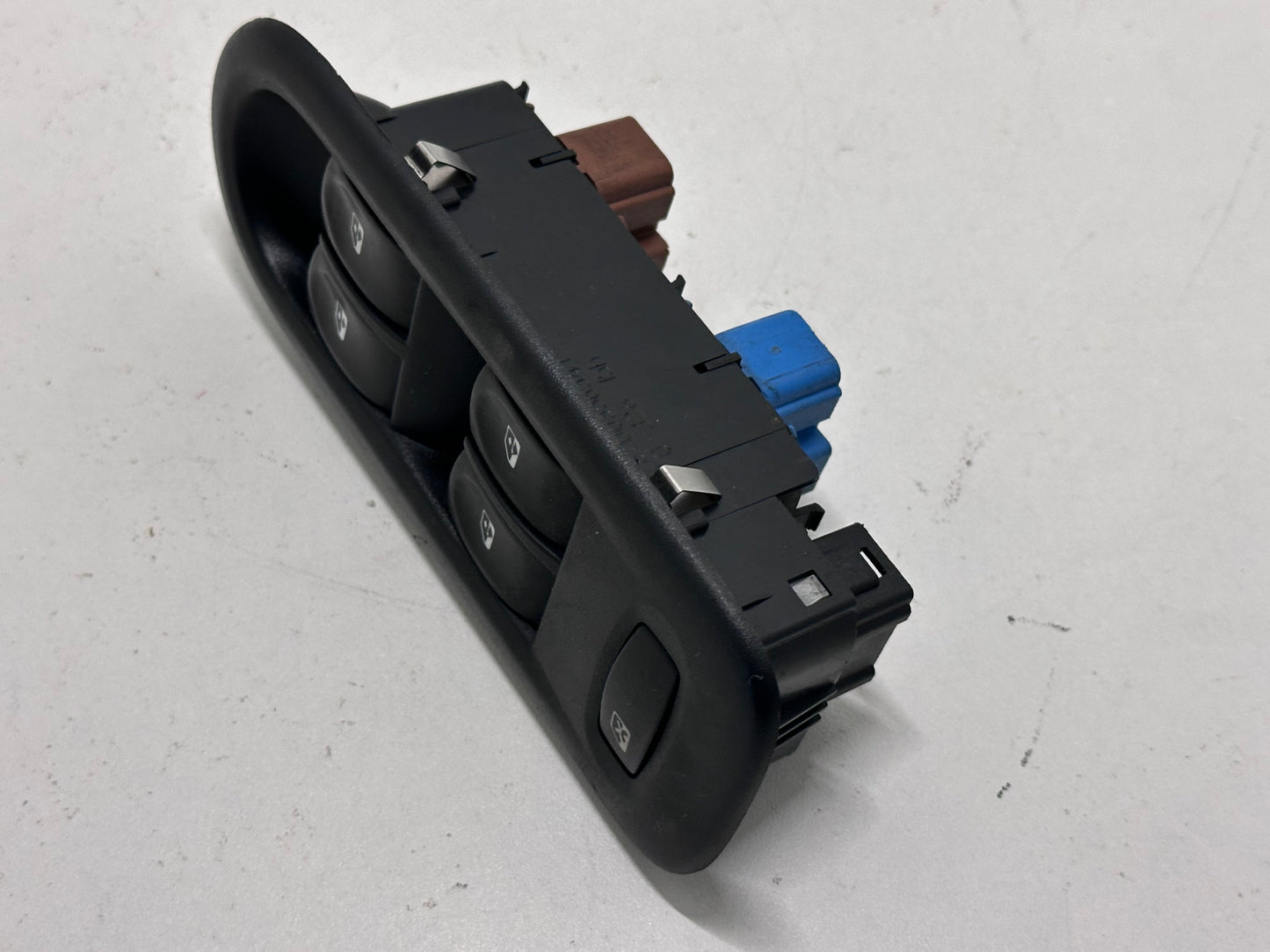 Renault Télécommande Lève-vitre avant gauche compatible Clio Grandtour 82003565418200356541 (utilisé) (id:palnp2757582)