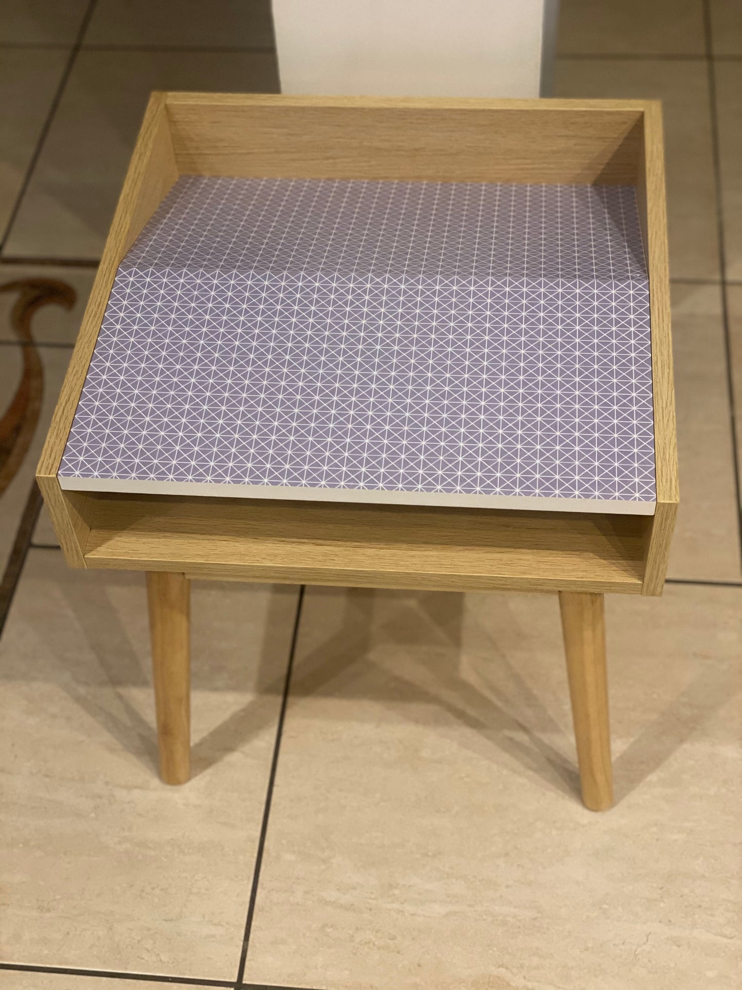 Bout de canapé scandinave sérigraphié gris/chêne À Monter Soit Même