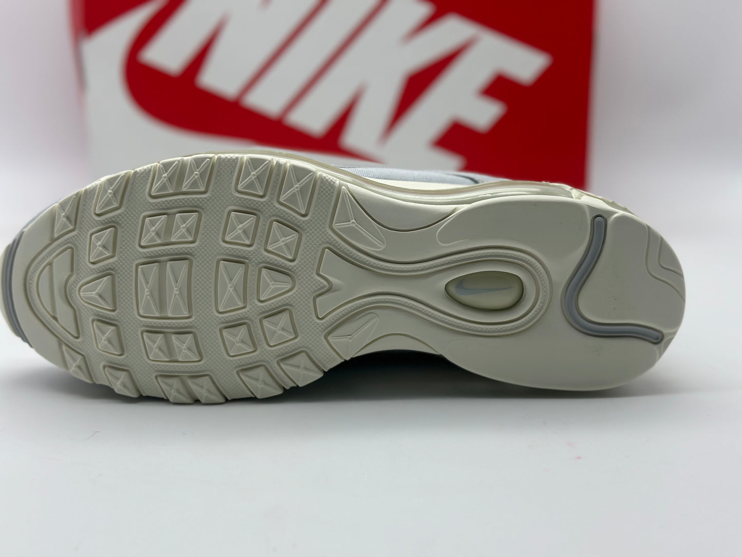 Nike Sportswear
AIR MAX 97 - Baskets basses neuves et authentique tailles. 42,5. Et 44