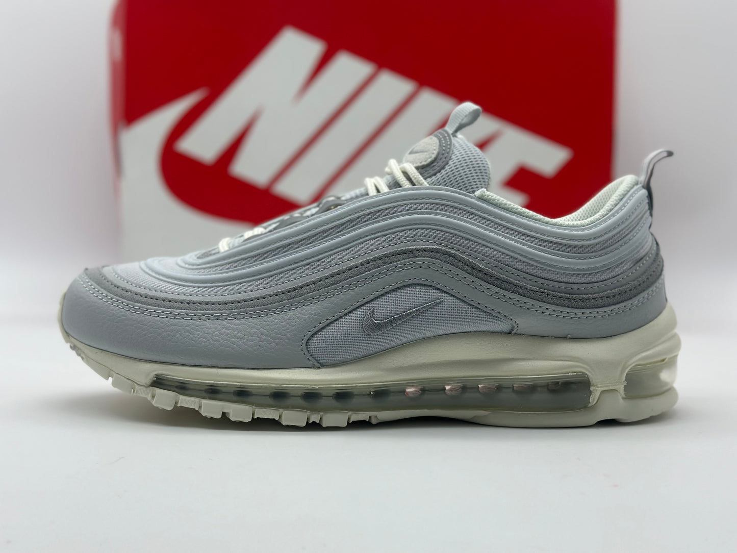 Nike Sportswear
AIR MAX 97 - Baskets basses neuves et authentique tailles. 42,5. Et 44