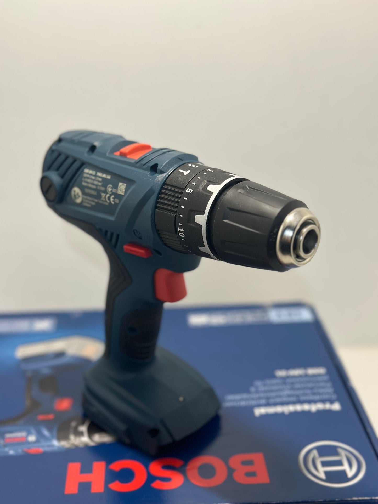 Bosch Professional 18V System perceuse-visseuse à percussion sans-fil GSB 18V-21 (couple maxi 55 Nm, sans batterie ni chargeur, dans carton)