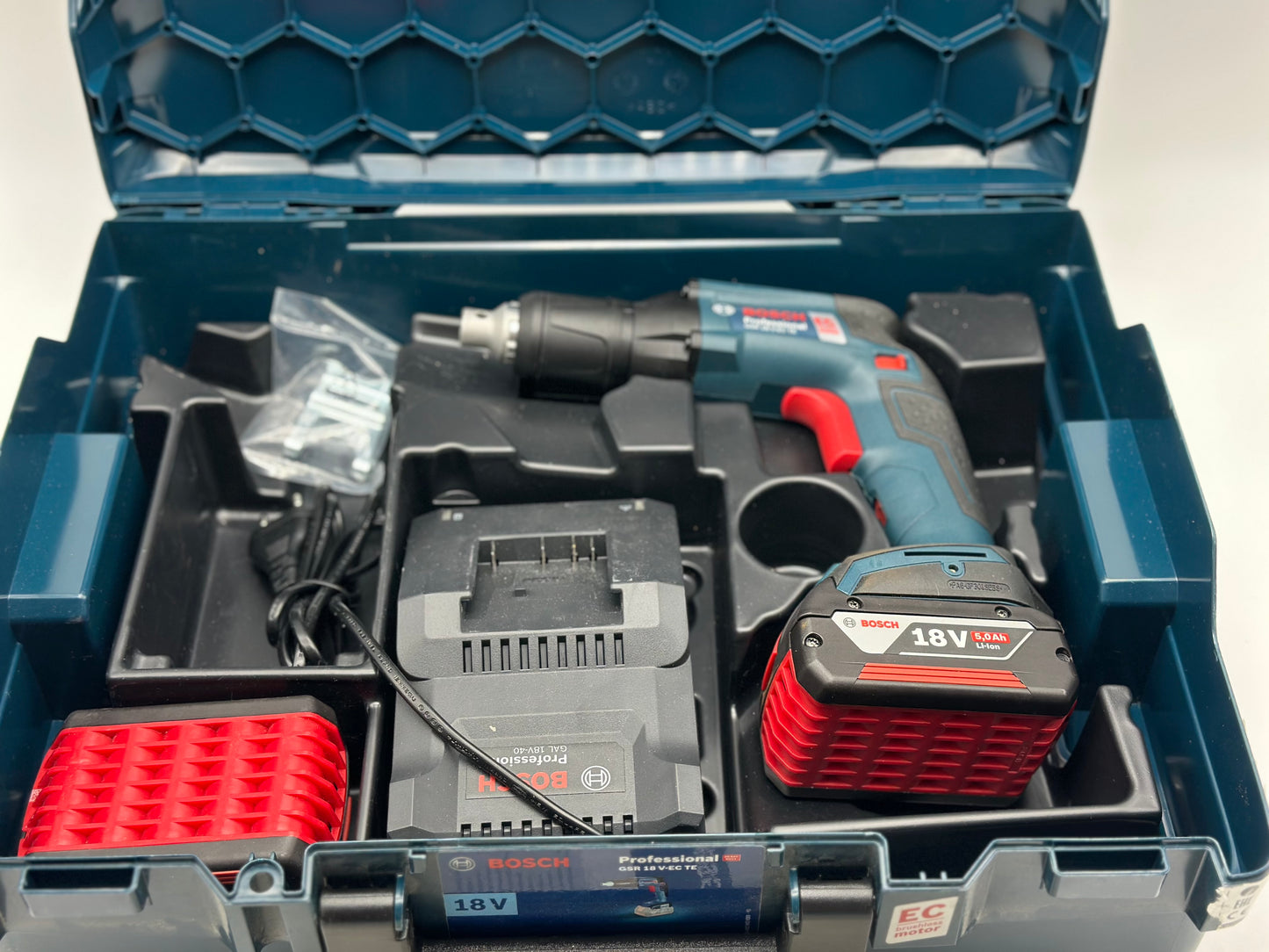 Visseuse placo bosch professionnel sans fil GSR 18V-EC TE plus chargeur + 2x4ah L-boxx neuve