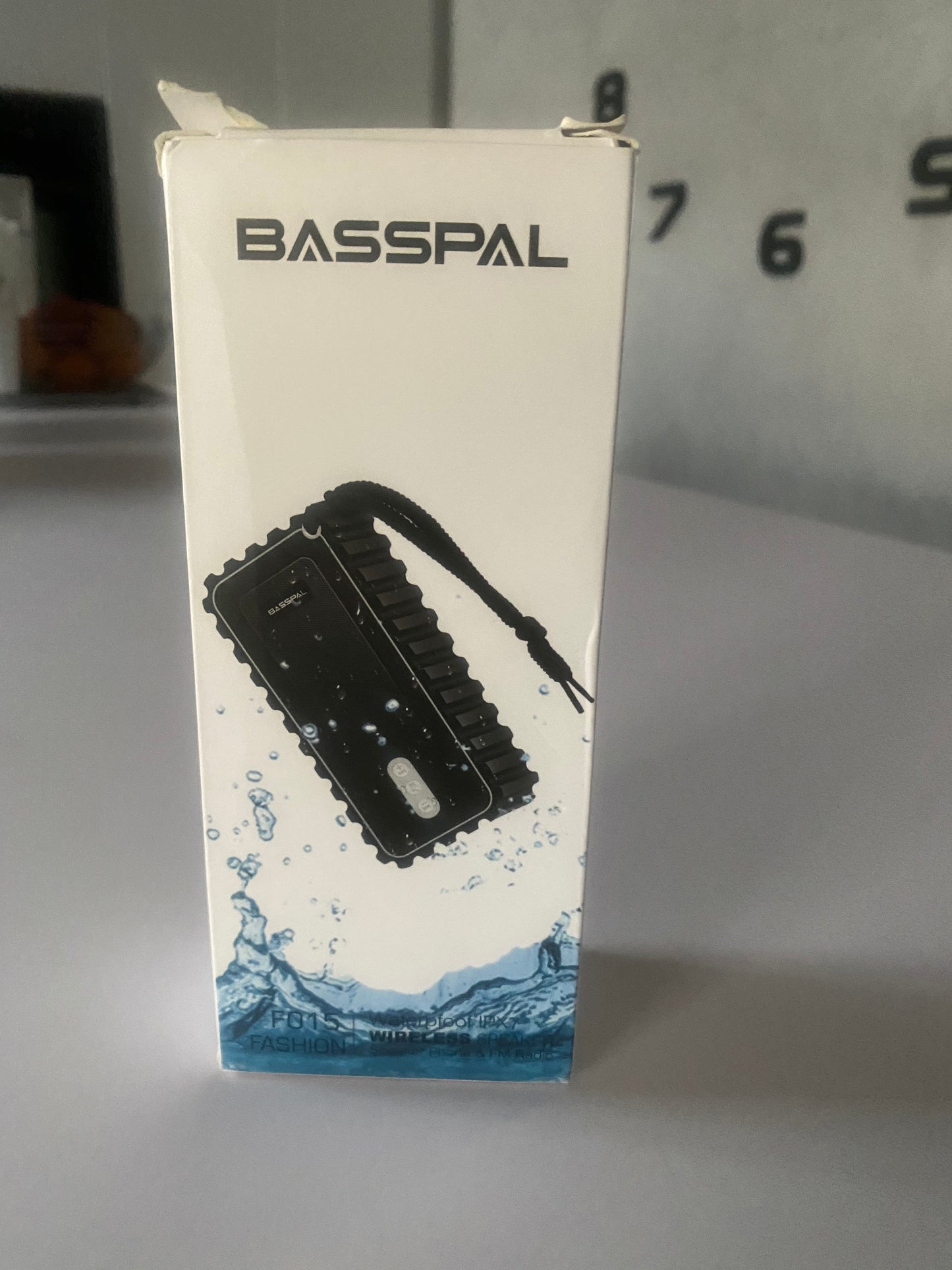 Enceinte Bluetooth Portable sans Fil, BassPal IPX7 étanche Enceinte avec Son stéréo, Basses améliorées, Lecture 12 Heures, Portée de 66 Pieds, Microphone Intégré pour Piscine Douche Radio