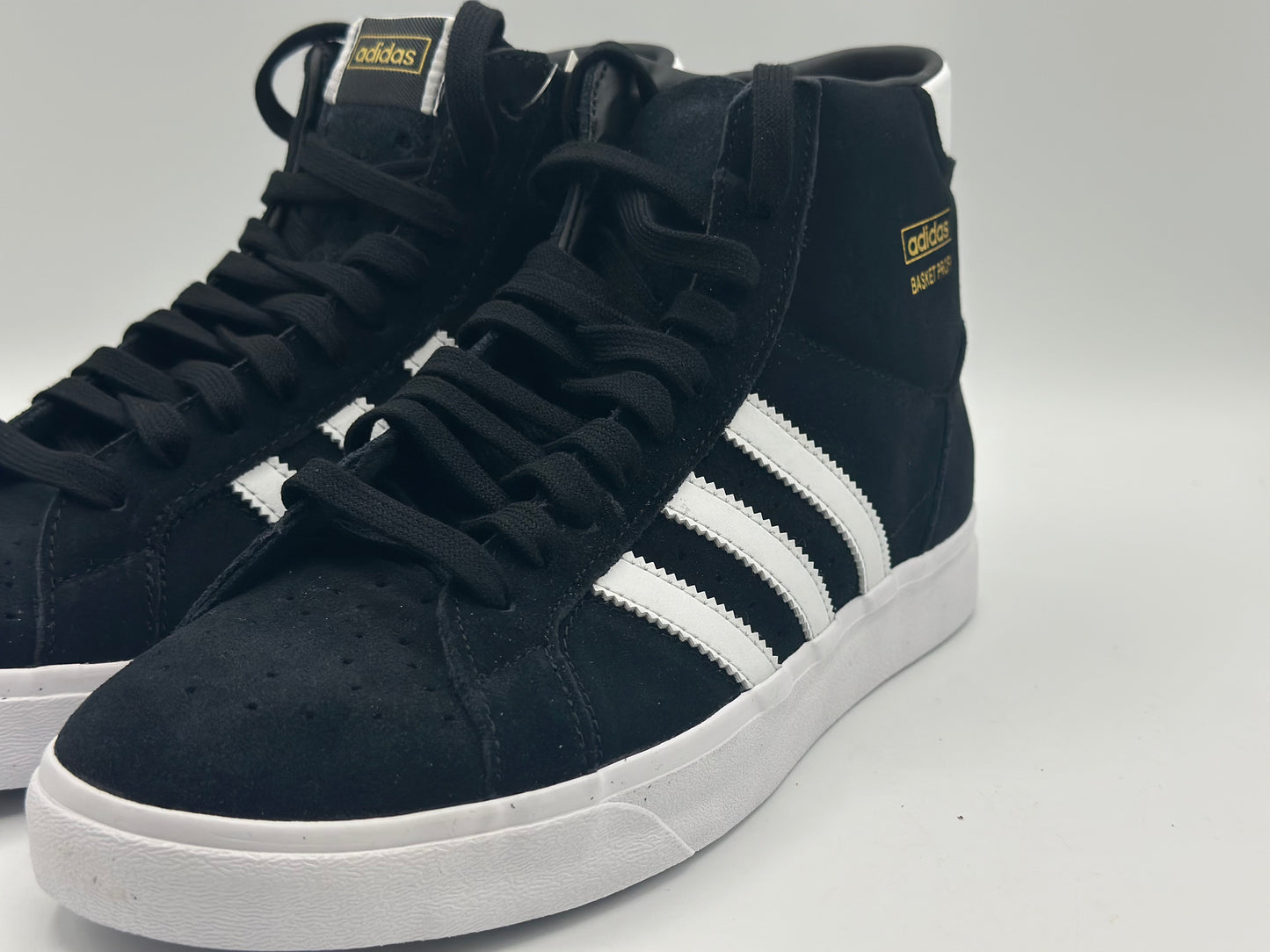 ADIDAS ORIGINALS
Baskets Montantes Profi Core Black Footwear White Gold Metal