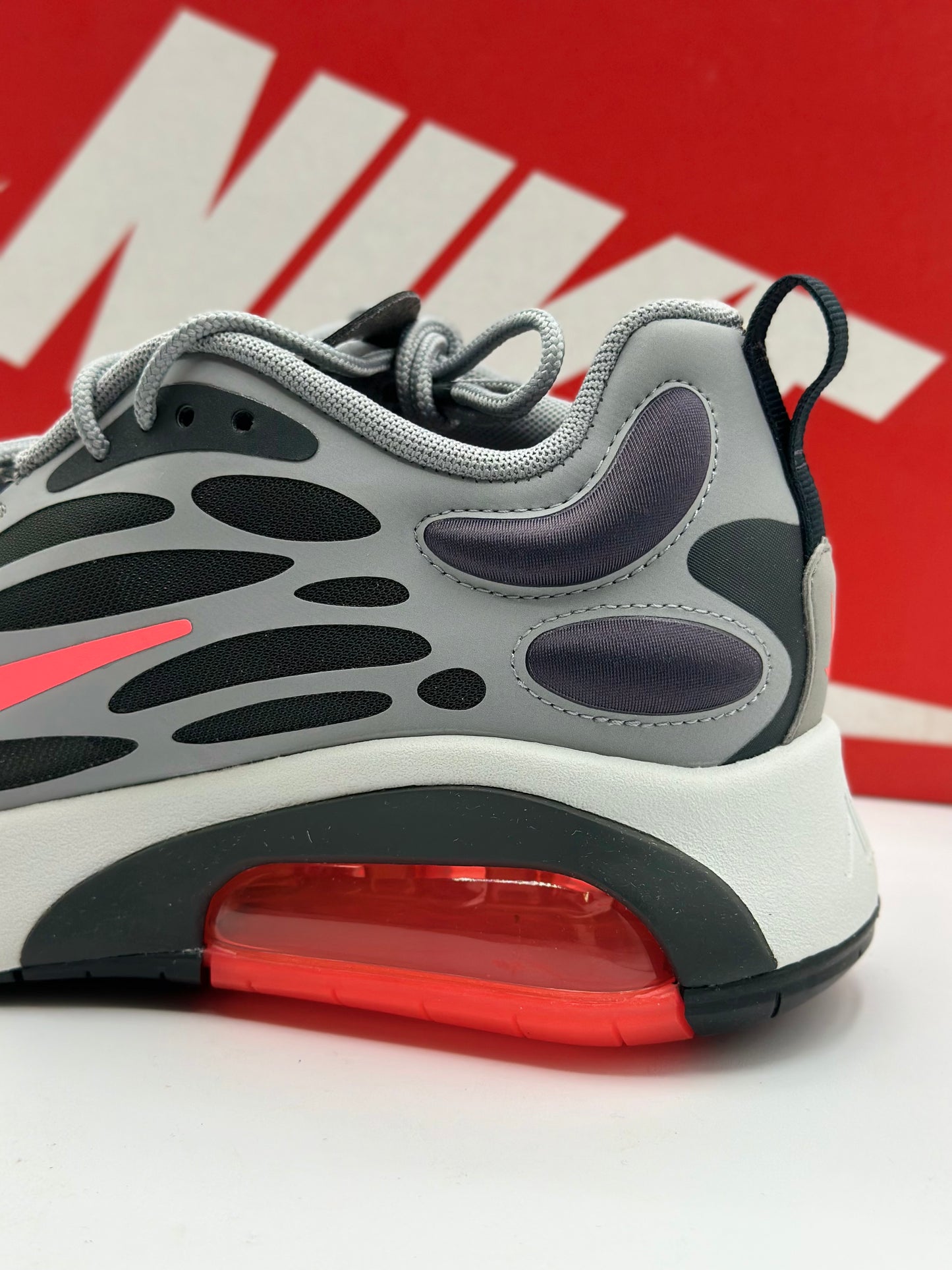 Chaussure de course Nike Air Max Exosense pour homme, blanc bleu rouge