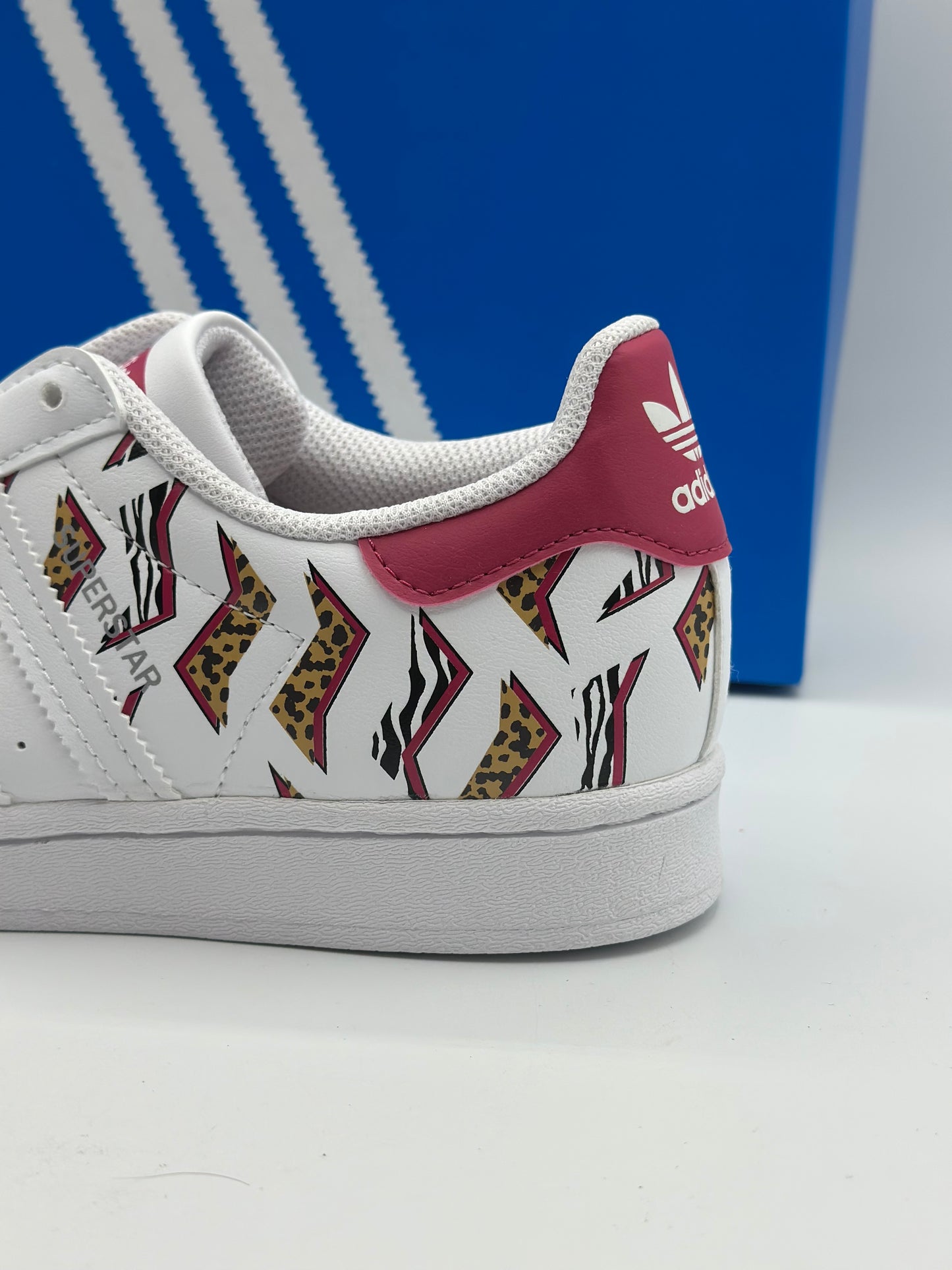 adidas
adidas Originals Superstar J « Blanc Rouge » FY2668