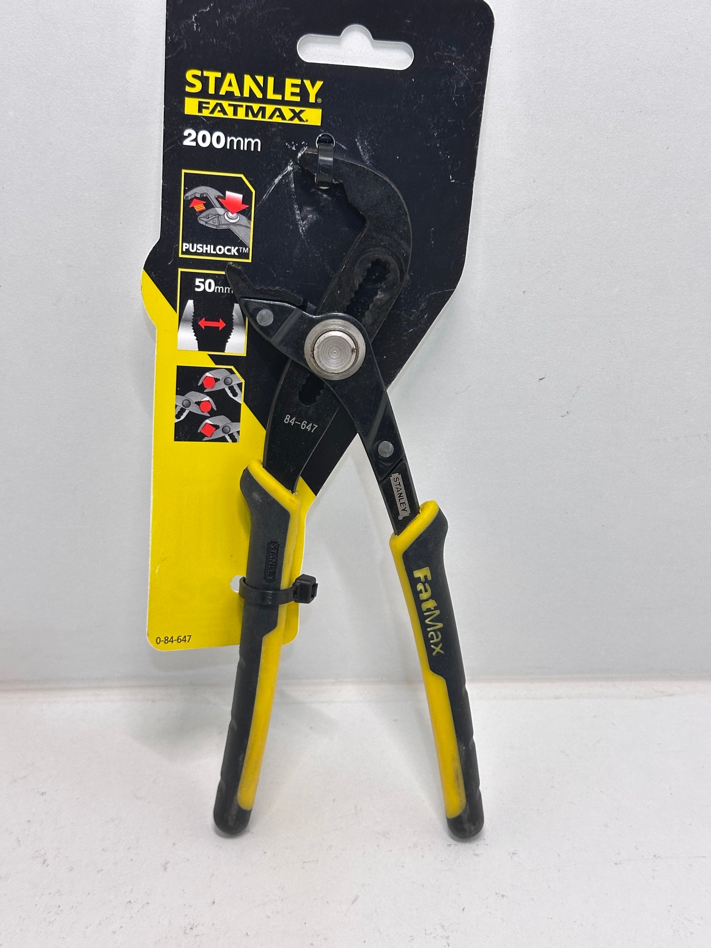 STANLEY 0-84-647 - Pince Multiprise À Verrouillage Gamme FATMAX - Mâchoire Renforcée Par Induction - Bouton Pushlock 17 Positions - Poignée Bi Matière - Finition Black Chrome - Normes Iso/Din 8976.