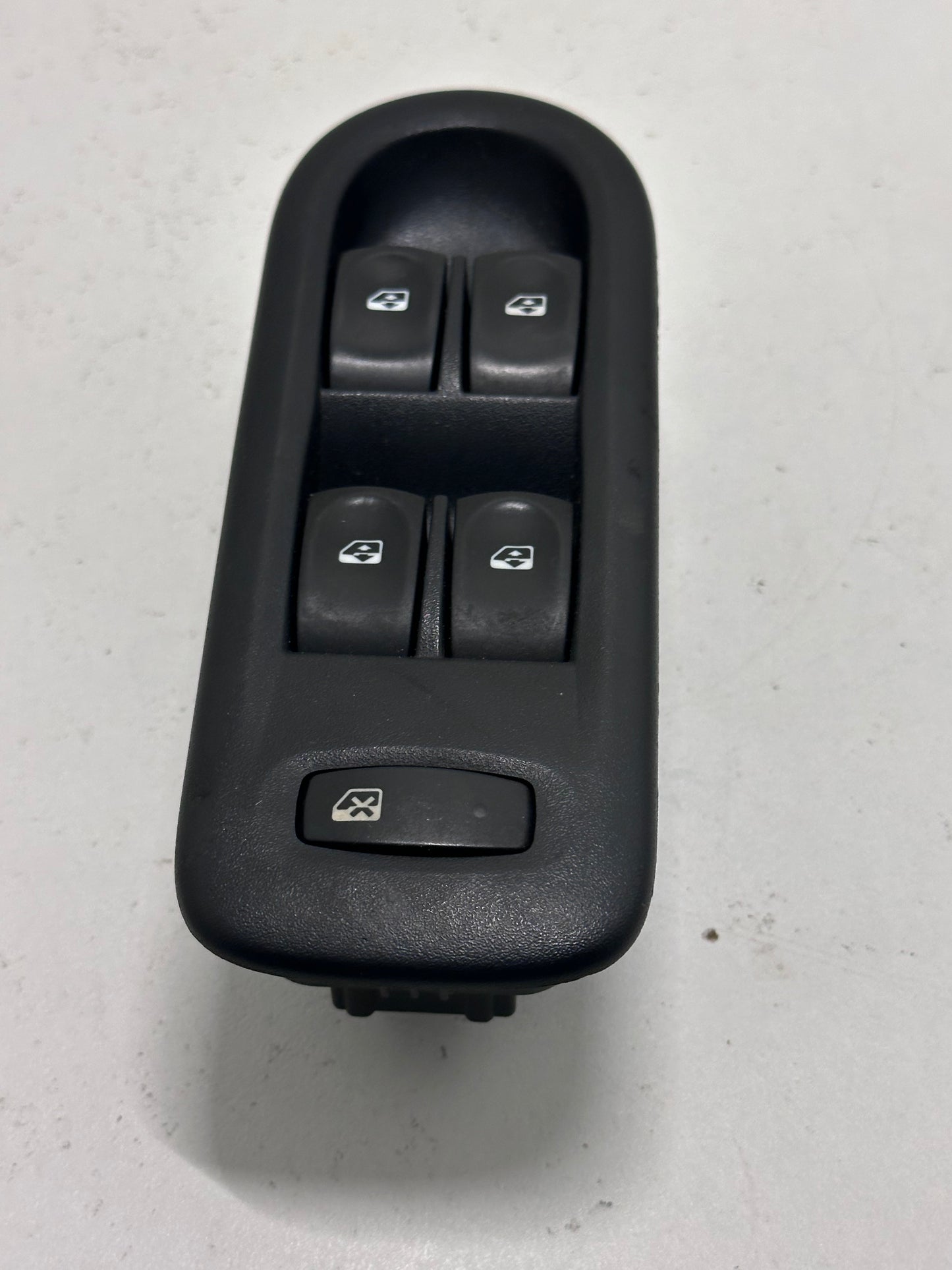Renault Télécommande Lève-vitre avant gauche compatible Clio Grandtour 82003565418200356541 (utilisé) (id:palnp2757582)