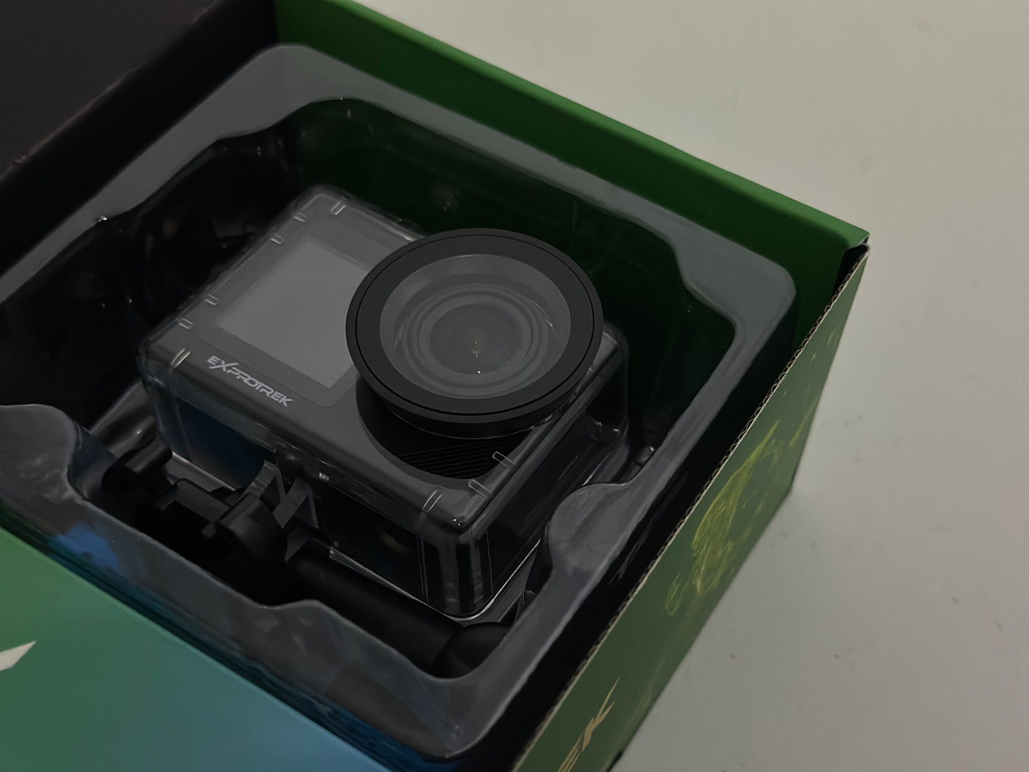 Exprotrek Action Camera 4K 30fps Ultra HD, Caméra d'action 40 m 100 Pieds étanche WiFi Ultra Grand Angle 170°, télécommande, 2 Batteries et kit d'accessoires pour Casque