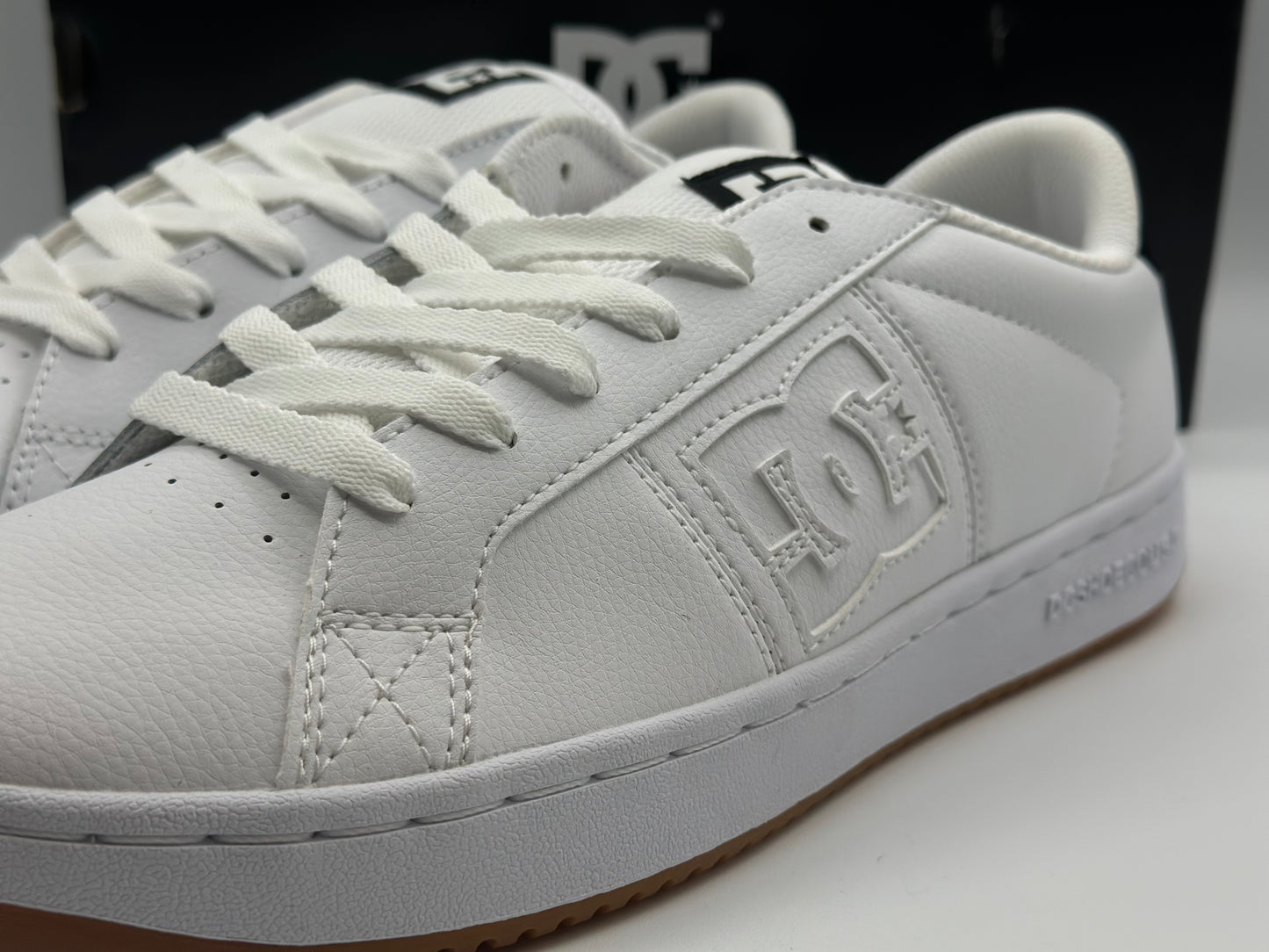 DC Shoes Striker-pour Homme Basket, Blanc, 44 EU
