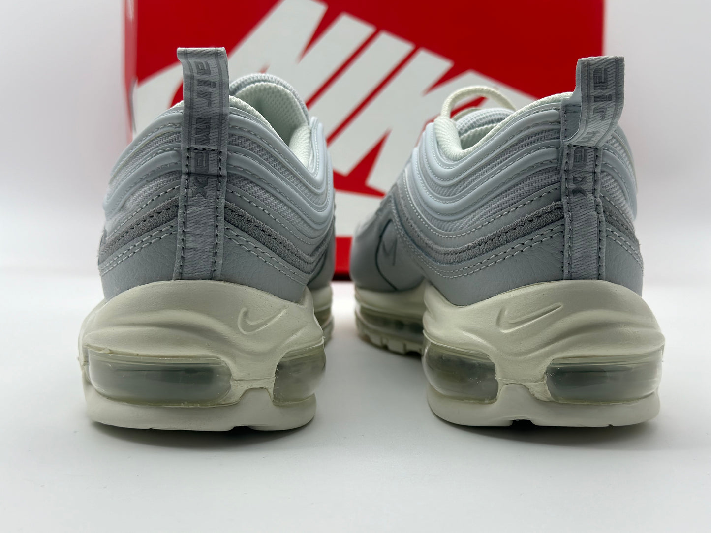 Nike Sportswear
AIR MAX 97 - Baskets basses neuves et authentique tailles. 42,5. Et 44