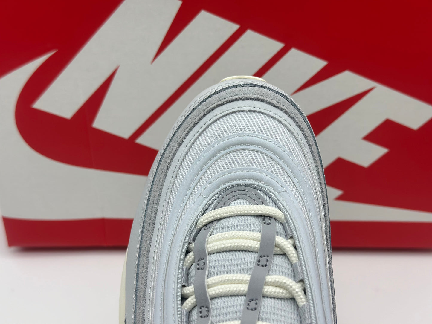 Nike Sportswear
AIR MAX 97 - Baskets basses neuves et authentique tailles. 42,5. Et 44