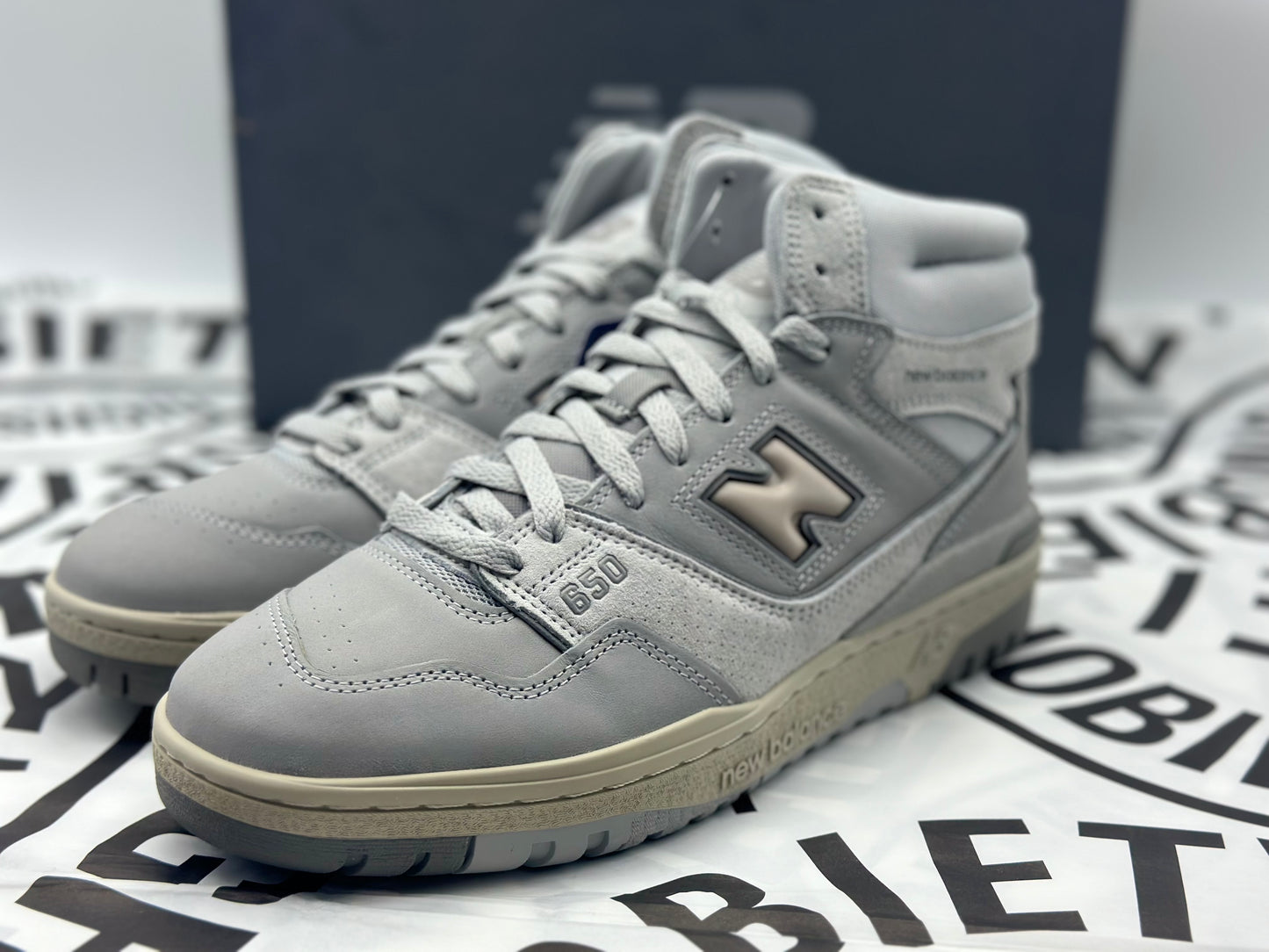 Homme new balance 650 chaussures neuves tailles 42
