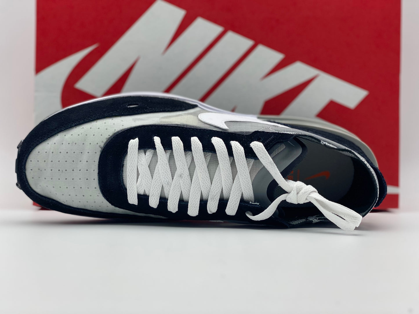 Nike Chaussure pour Homme neuves et authentique taille 42,5 et 43