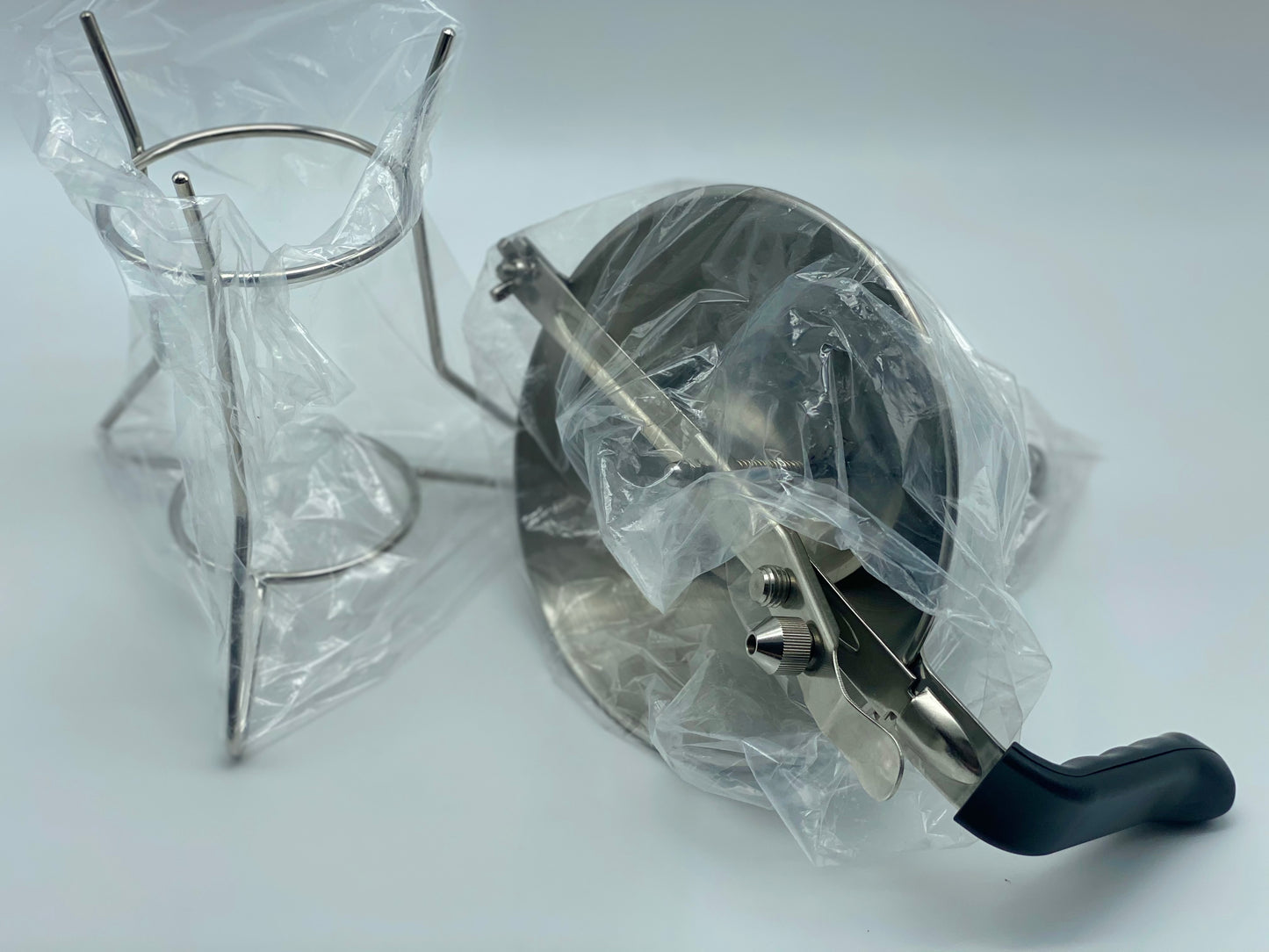 Entonnoir de confiserie 1,8 L avec 3 Buses de différentes Tailles, Entonnoir de Cuisson en Acier Inoxydable 304 de qualité Alimentaire avec Support amélioré pour Une Utilisation en Boulangerie.