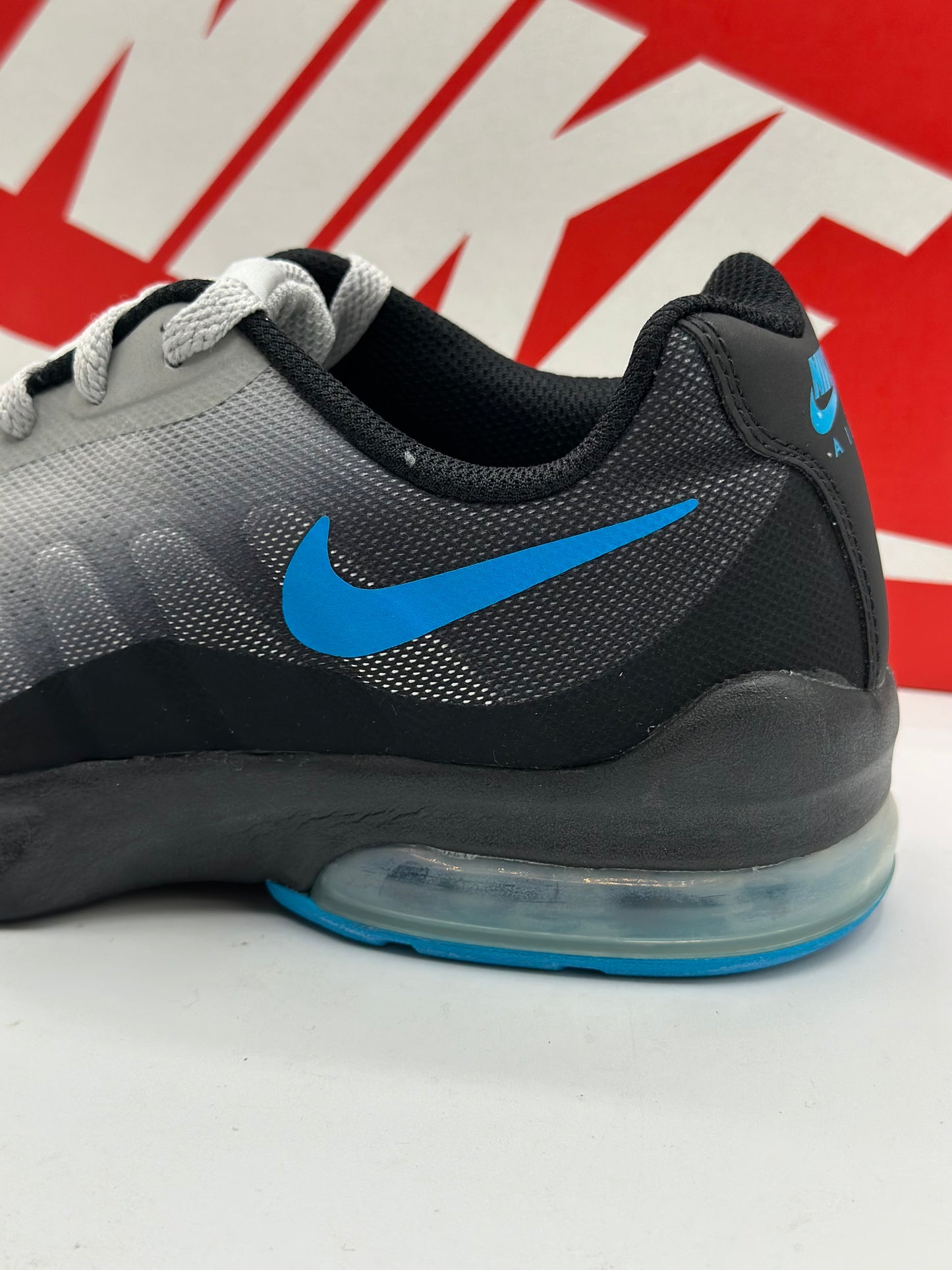 Nike Homme Air Max Invigor Chaussures de Sport