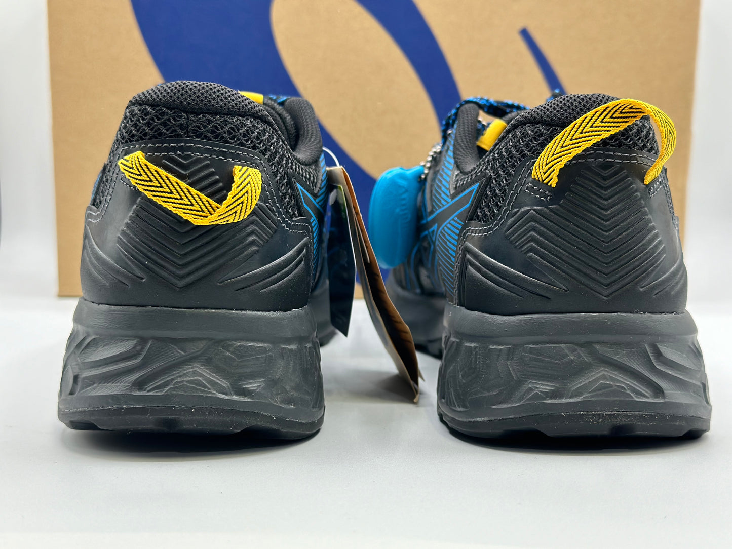 Baskets ASICS neuves et authentique tailles 41,5- 42,5