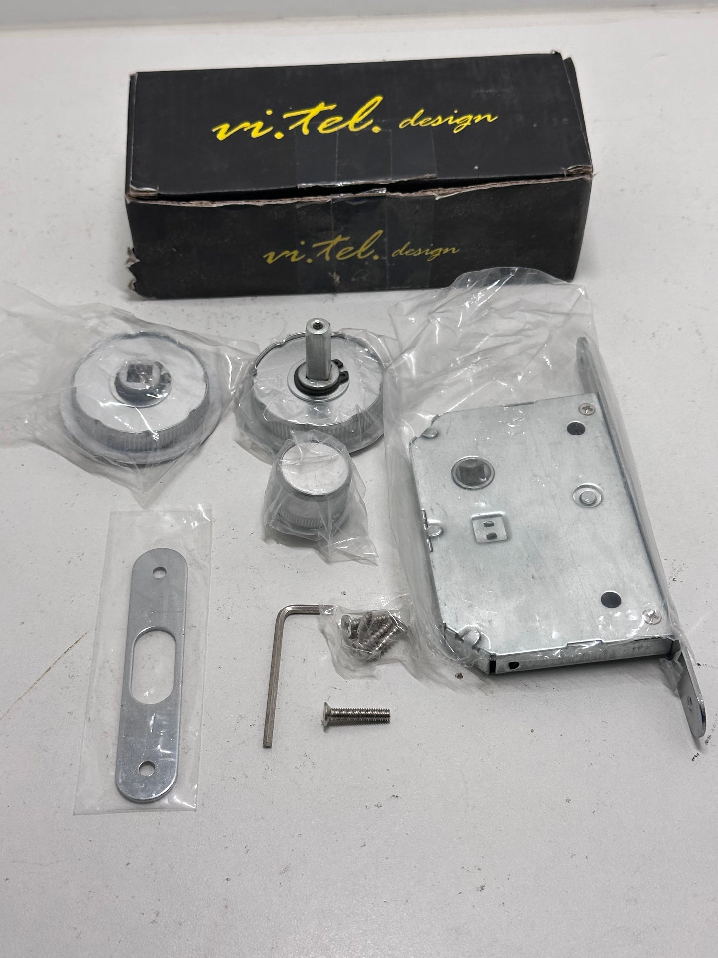 VI.TEL. E0262 N 51 Kit avec serrure pour portes coulissantes Chrome satiné