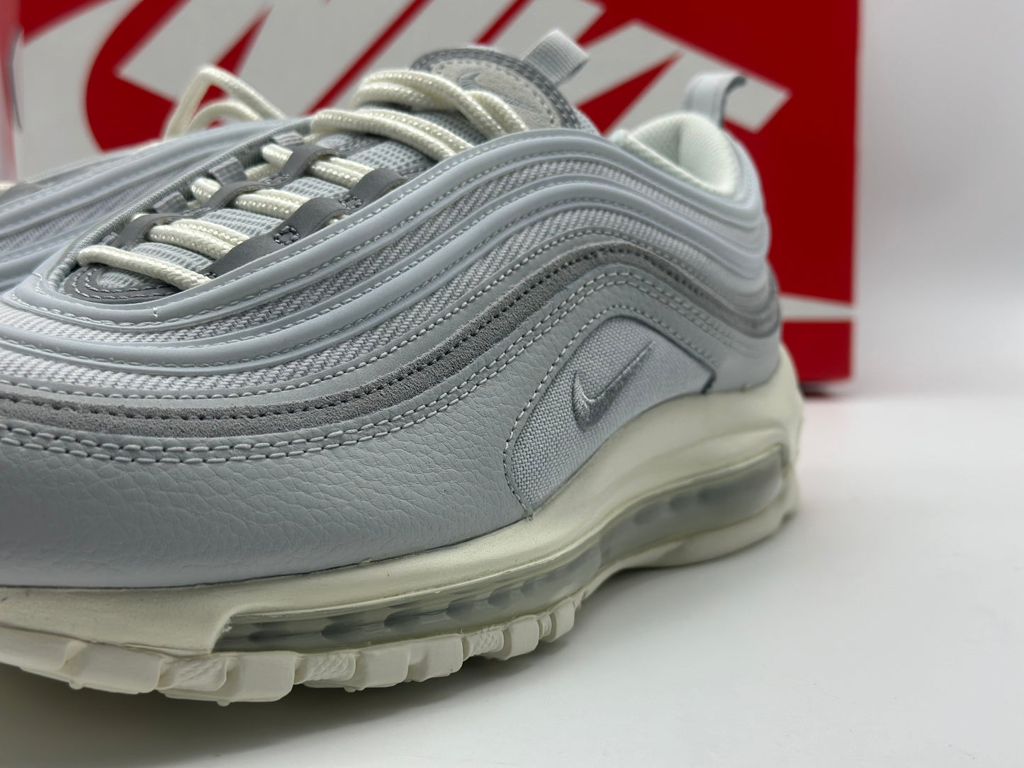 Nike Sportswear
AIR MAX 97 - Baskets basses neuves et authentique tailles. 42,5. Et 44