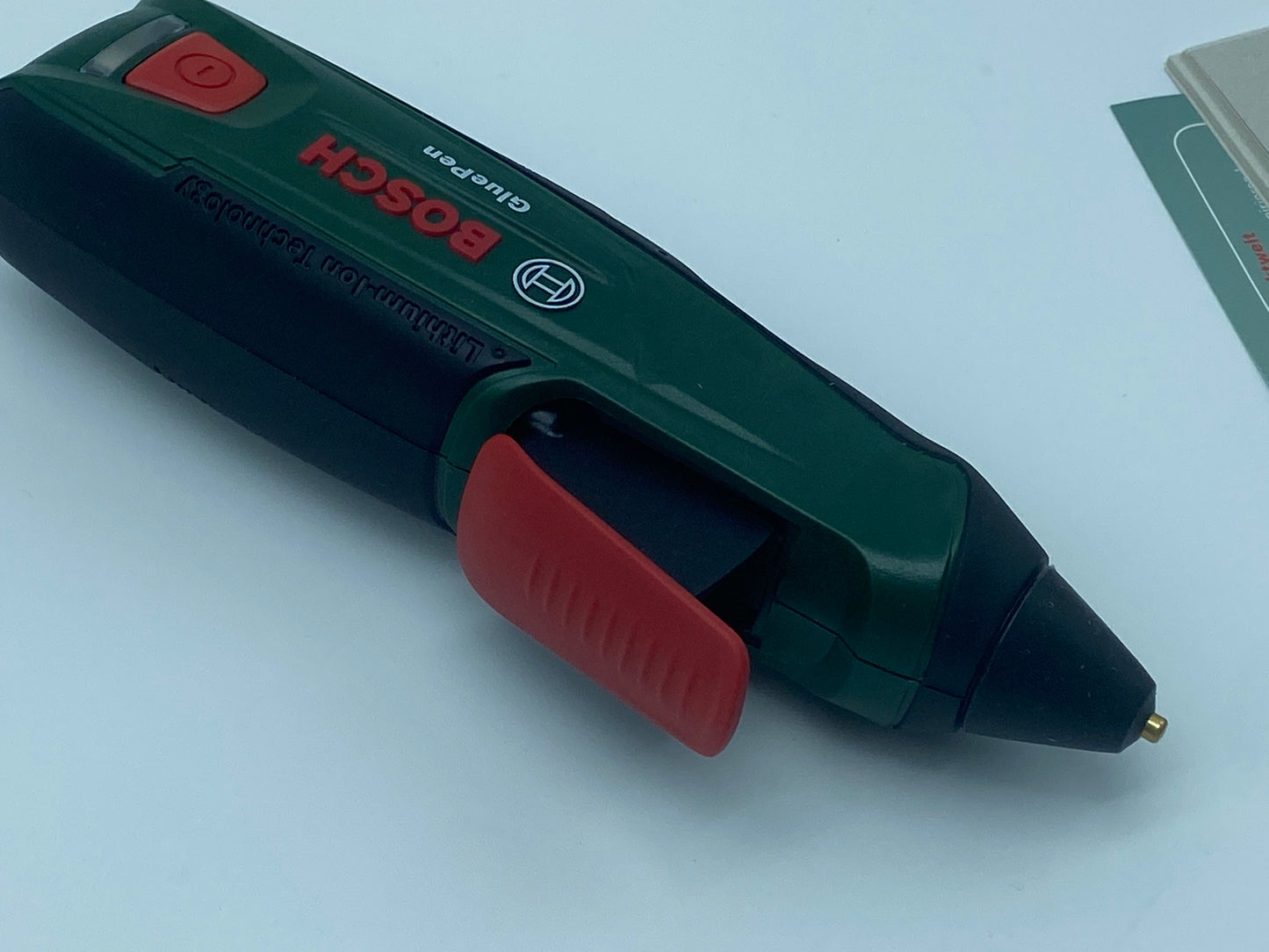 Pistolet à colle Bosch - Livré avec chargeur micro-USB + 4 bâtonnets de colle
