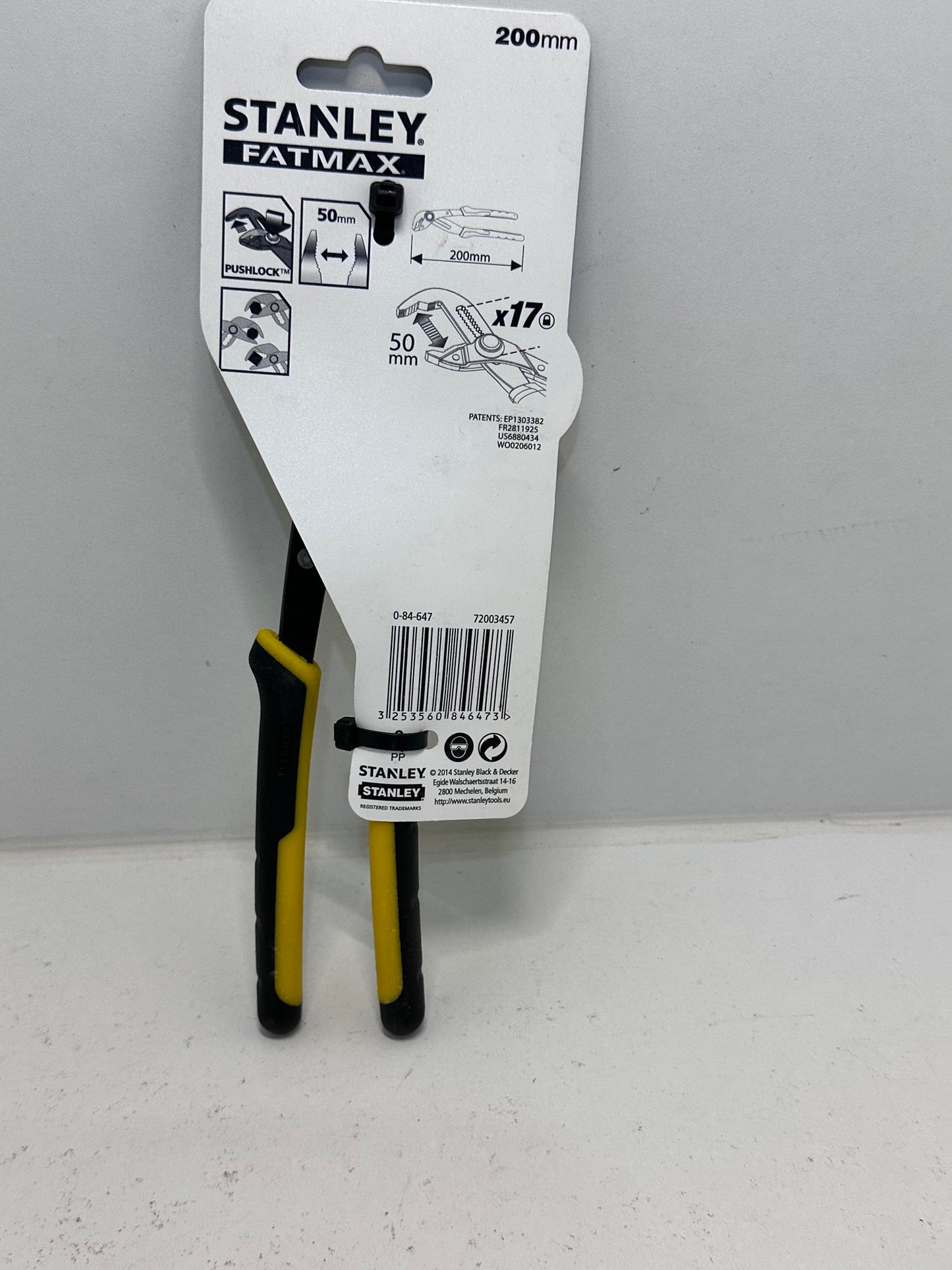 STANLEY 0-84-647 - Pince Multiprise À Verrouillage Gamme FATMAX - Mâchoire Renforcée Par Induction - Bouton Pushlock 17 Positions - Poignée Bi Matière - Finition Black Chrome - Normes Iso/Din 8976.