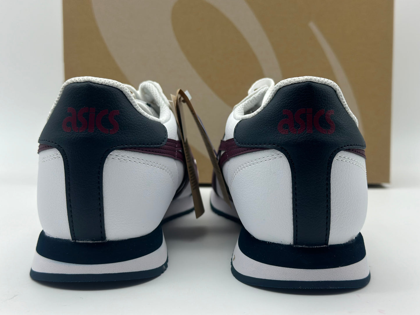 ASICS
Baskets Tiger Runner 1201A505 White Roselle