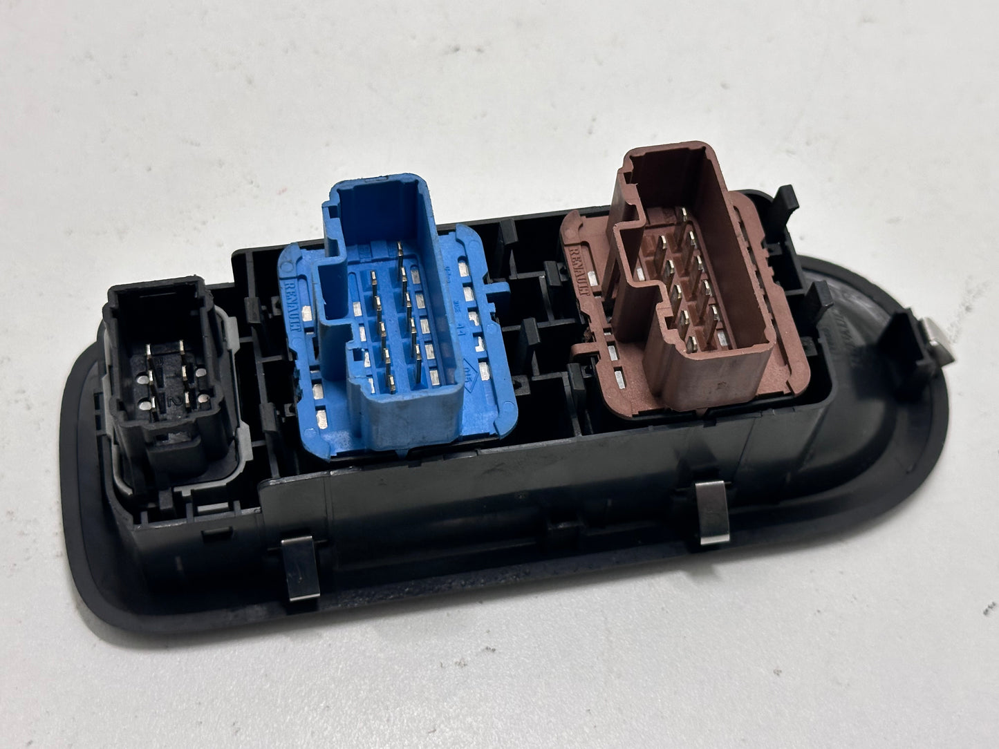 Renault Télécommande Lève-vitre avant gauche compatible Clio Grandtour 82003565418200356541 (utilisé) (id:palnp2757582)
