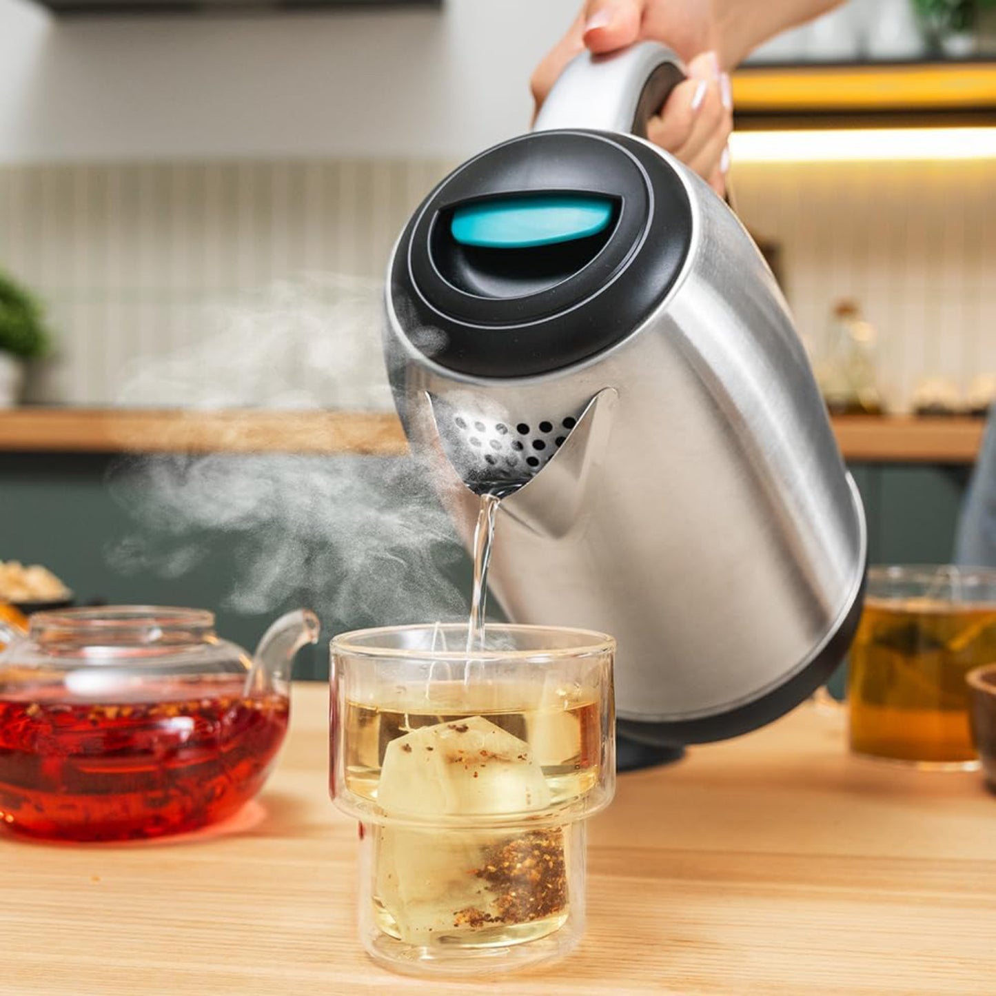 Cecotec Bouilloire Électrique de 1,7L Thermosense 200 Steel. 2200W, Corps en Acier Inoxydable, Base Rotative à 360º, Indicateur Lumineux, Double Système de Protection.