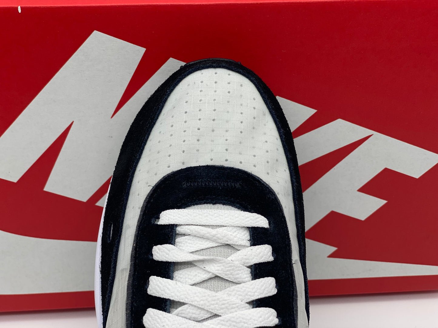 Nike Chaussure pour Homme neuves et authentique taille 42,5 et 43