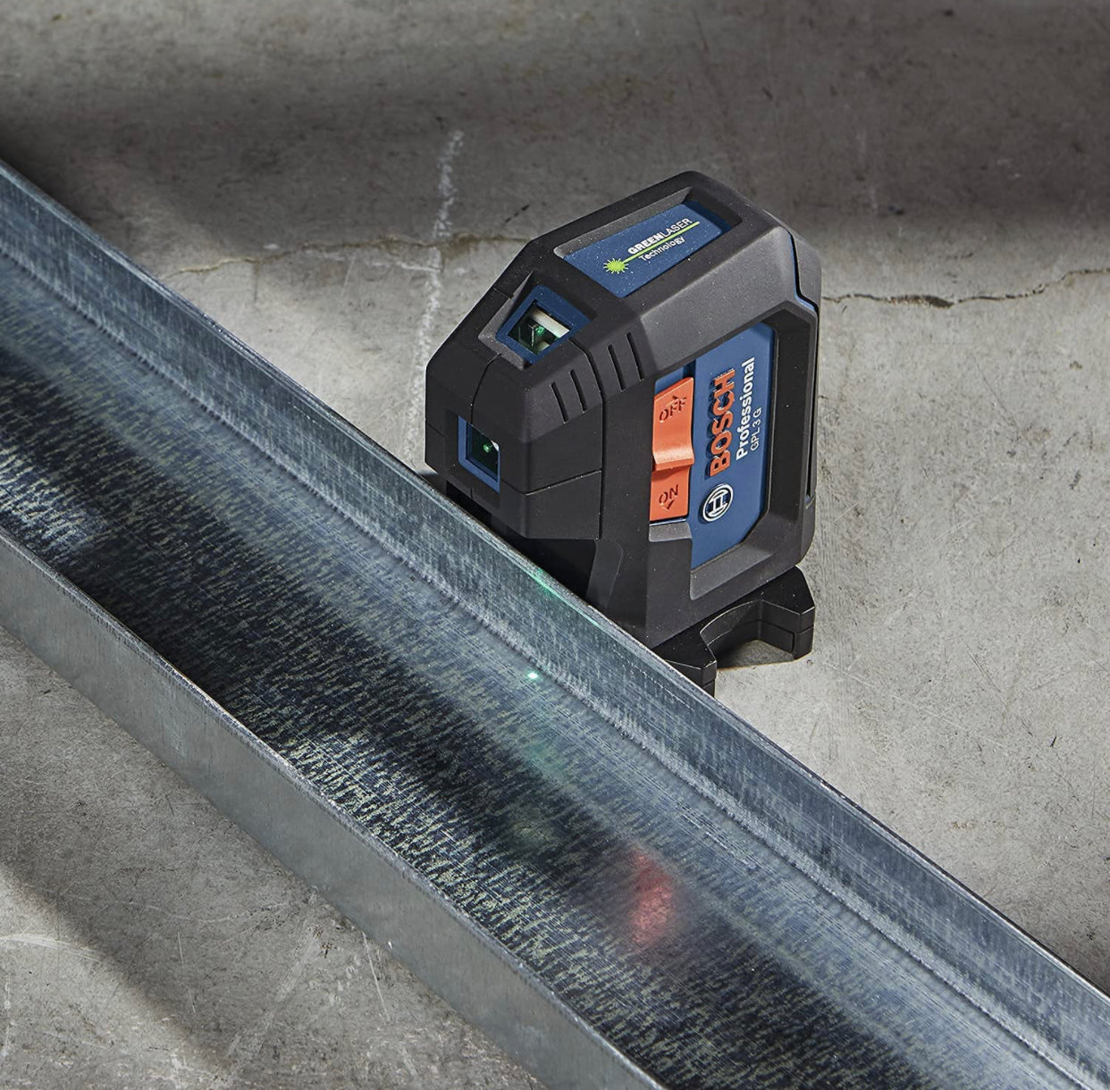 Bosch Professional laser 3 points (laser vert, portée : jusqu’à 30 m, housse Produit neuf