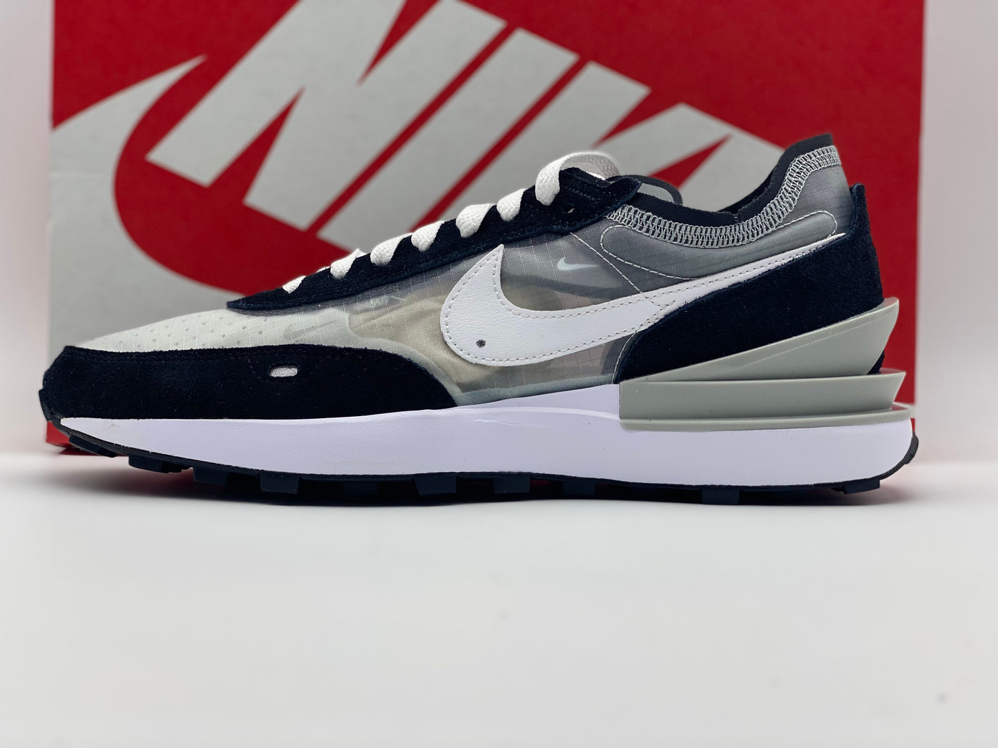 Nike Chaussure pour Homme neuves et authentique taille 42,5 et 43
