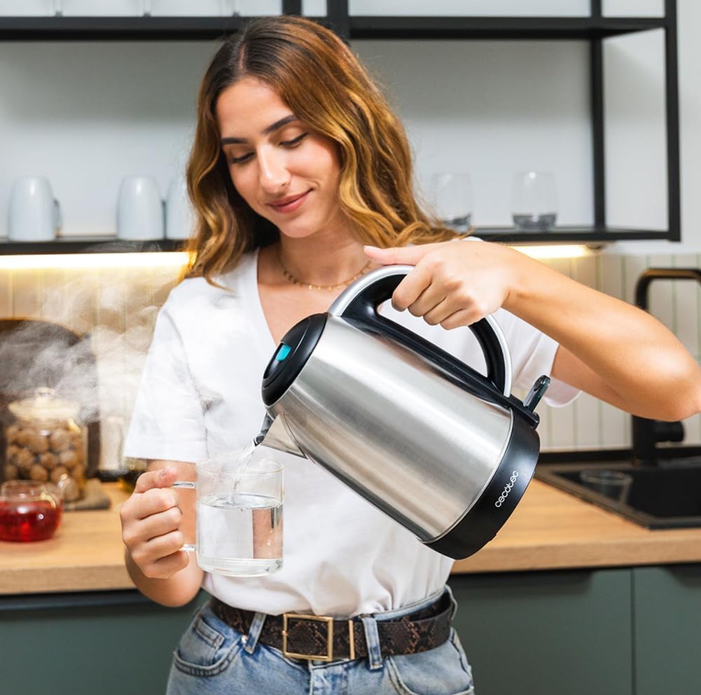 Cecotec Bouilloire Électrique de 1,7L Thermosense 200 Steel. 2200W, Corps en Acier Inoxydable, Base Rotative à 360º, Indicateur Lumineux, Double Système de Protection.