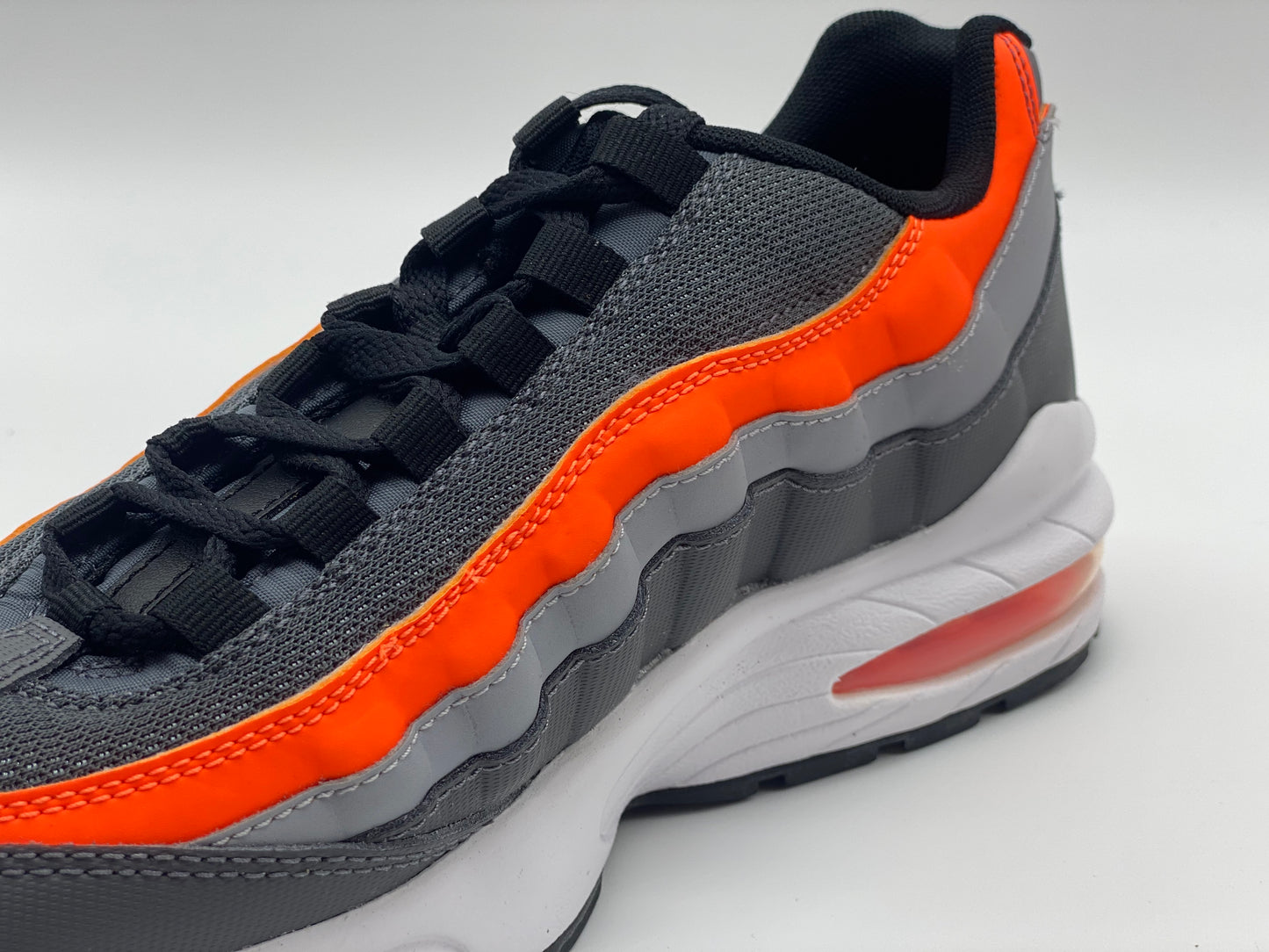 Basket Nike AIR MAX Junior taille 38,5 neuve et authentique