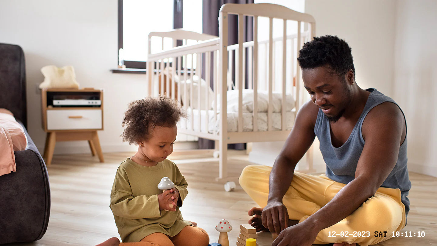 - Caméra d'intérieur Wi-Fi Dual-Band 4MP, 5 GHz/2,4 GHz, Panoramique à 350° et Inclinaison à 60°, Détection Humaine et Sonore, Suivi Intelligent, Audio Bidirectionnel, Stockage Cloud et Local jusqu'à 128 Go, Compatible avec Alexa