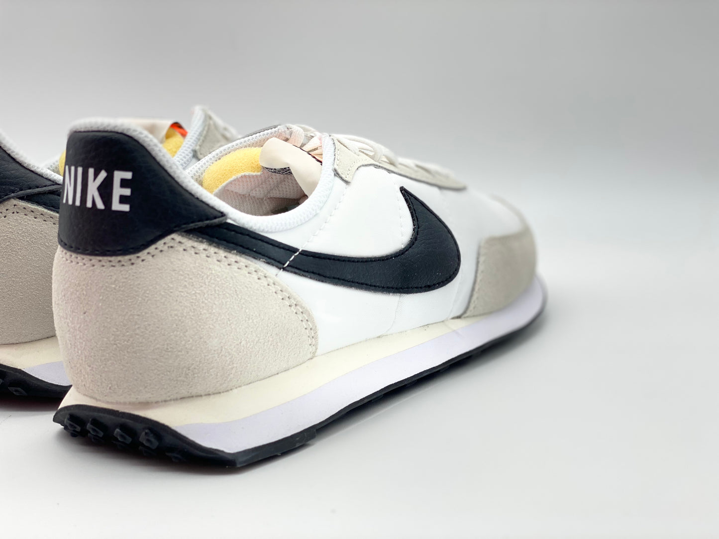 Nike Chaussure pour homme neuves et authentique taille 44