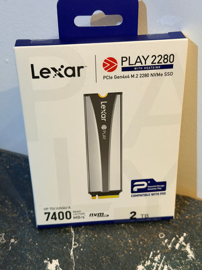 Lexar Play 2280 SSD 2 to avec dissipateur Thermique, PCle Gen 4x4 NVMe, Parfait pour PS5, Vitesse jusqu'à 7400 Mo/s, Disque SSD Interne Haute Performance, Compatible avec PS5