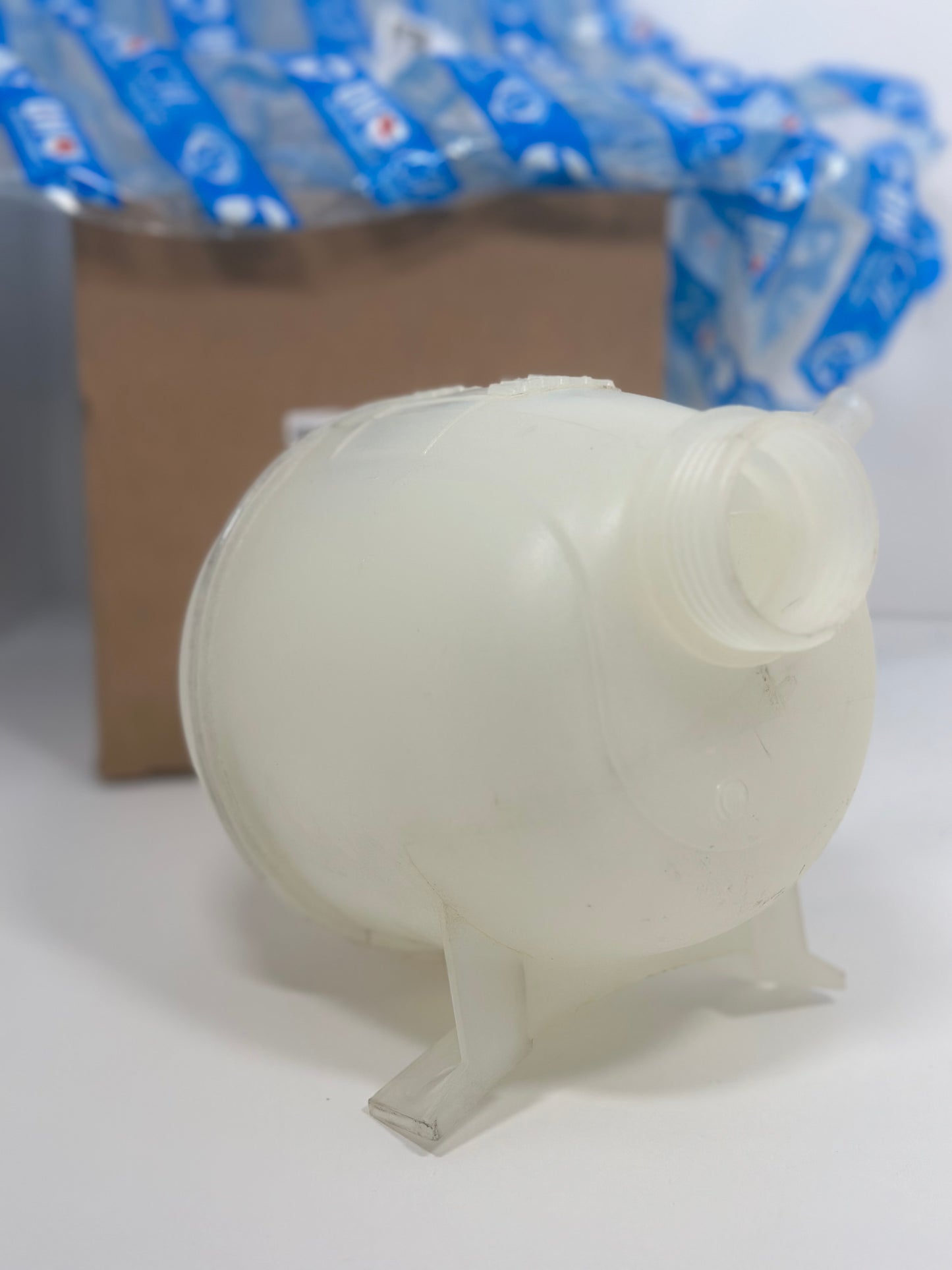 Vase d'expansion, liquide de refroidissement (réservoir de liquide de frein)
STC - T403534