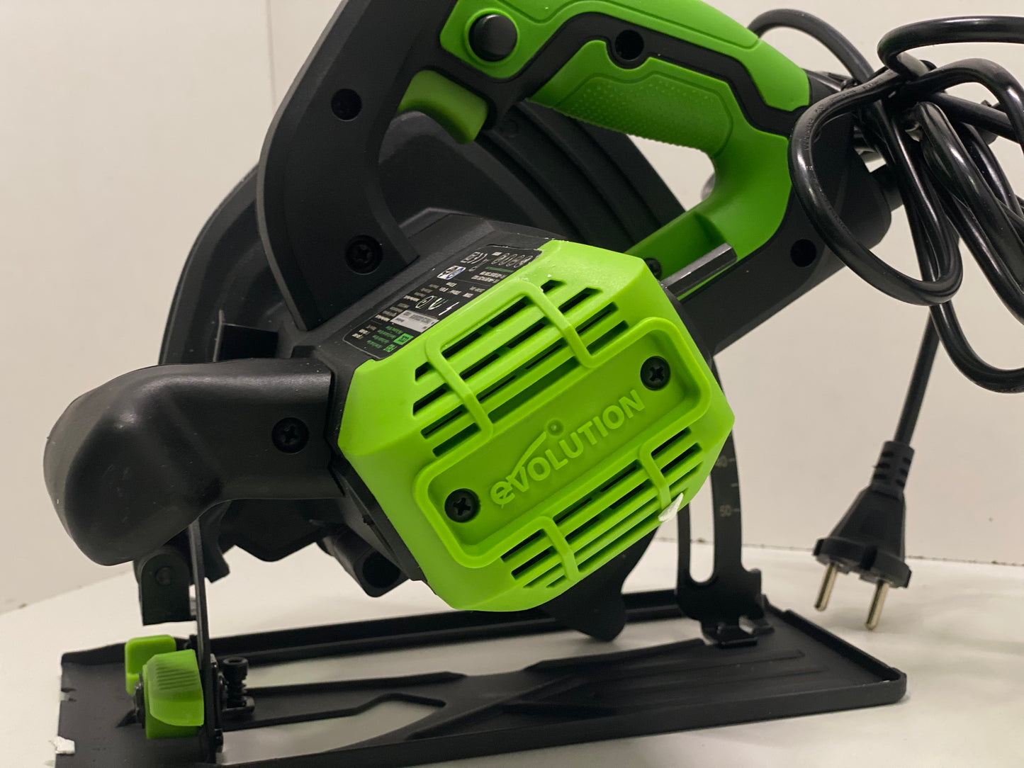 Evolution Power Tools Scie Circulaire Multi-Matériaux, Découpe l’acier, l’aluminium, le bois clouté