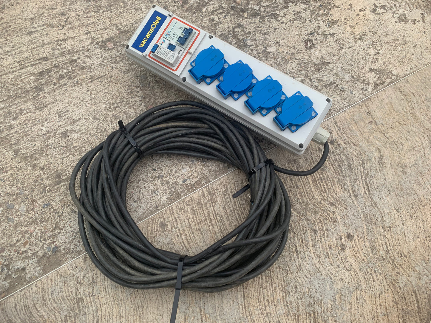 Cofret Rallonge électrique avec disjoncteur intégré et câble